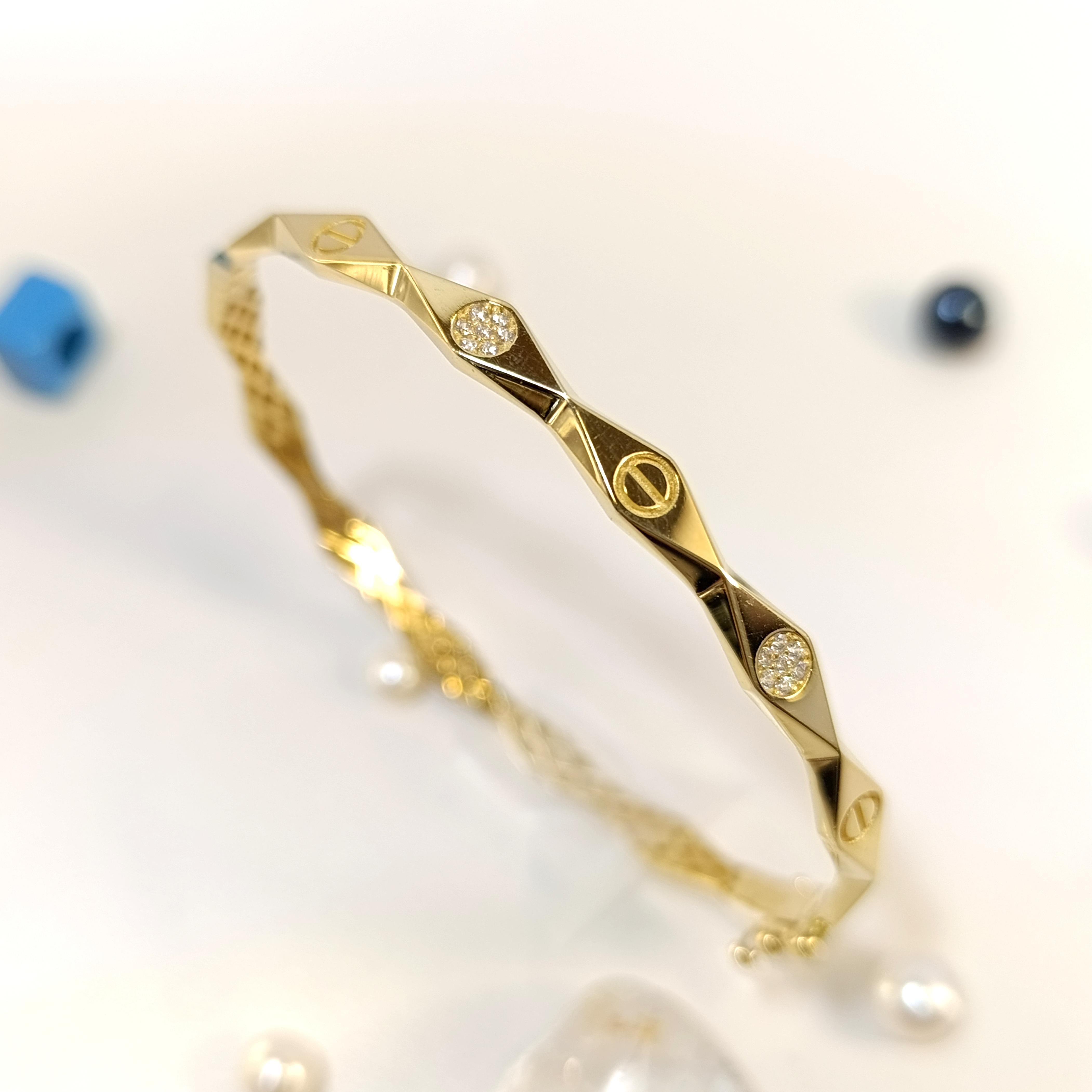 Karo Kelepçe Bilezik 14 Ayar Altın HD VİDEOLU