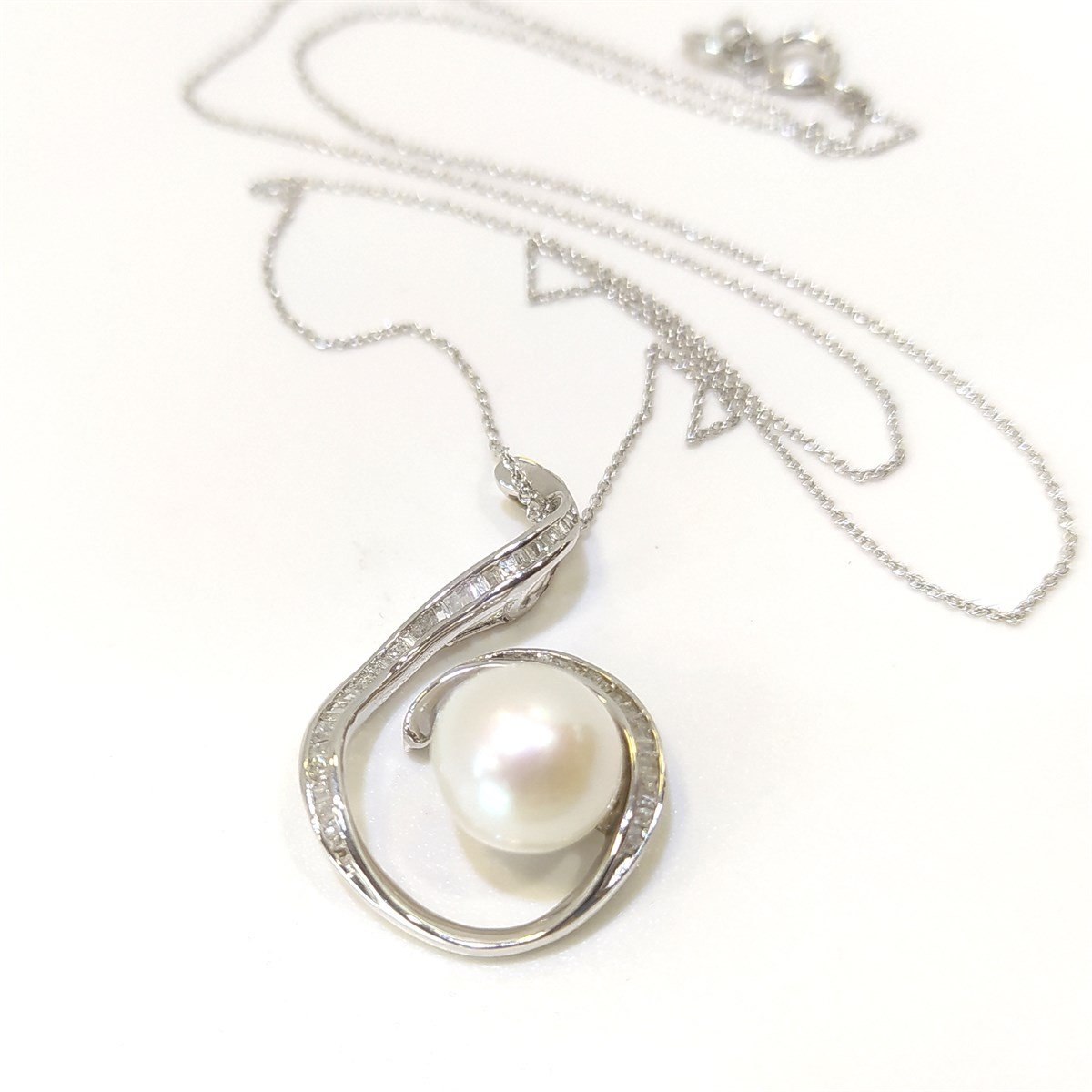 Baget Pırlanta ve İnci Kolye 18 Ayar Altın