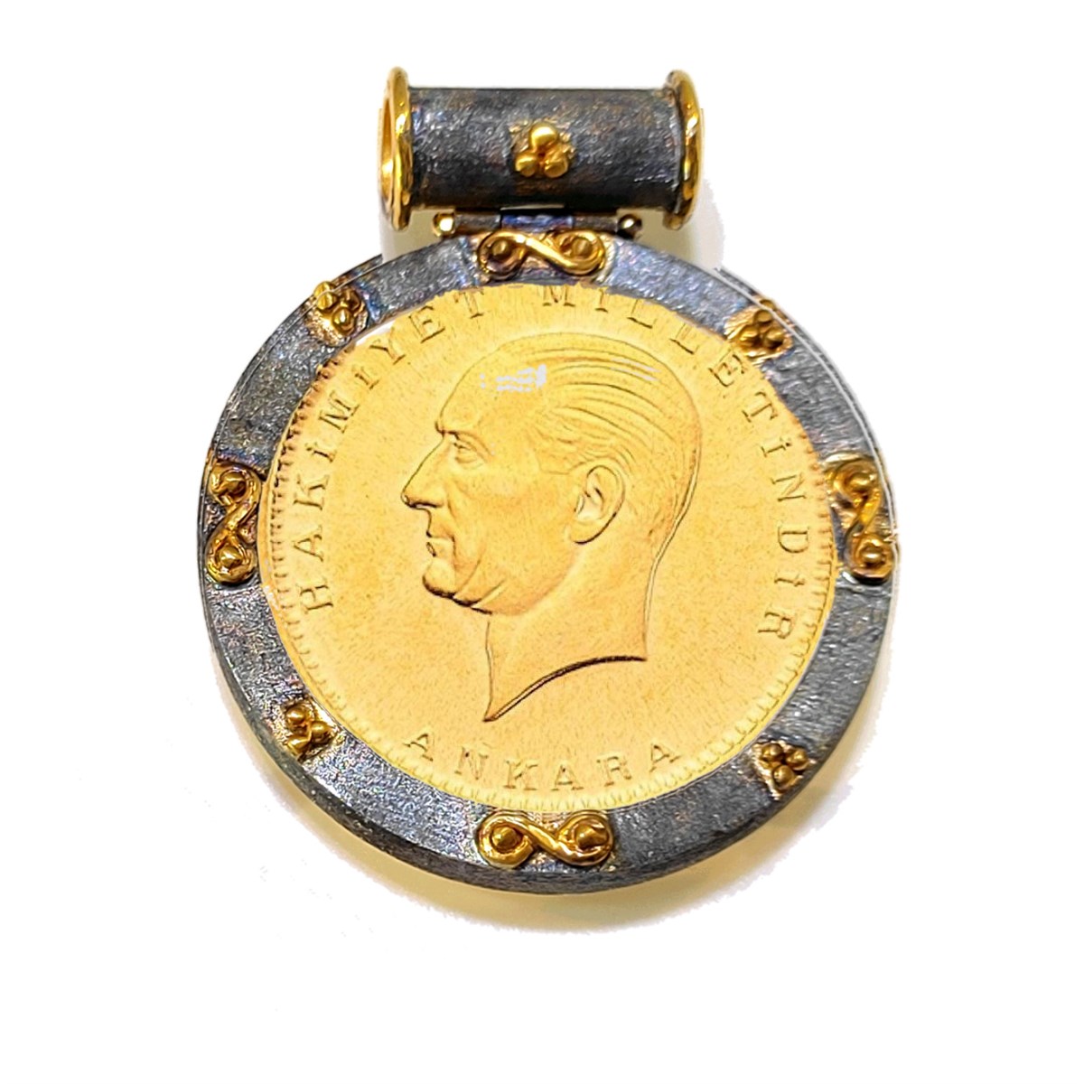 Beşi Biryerde Çerçevesi Gümüş Reşat ve Atalira Uyumlu