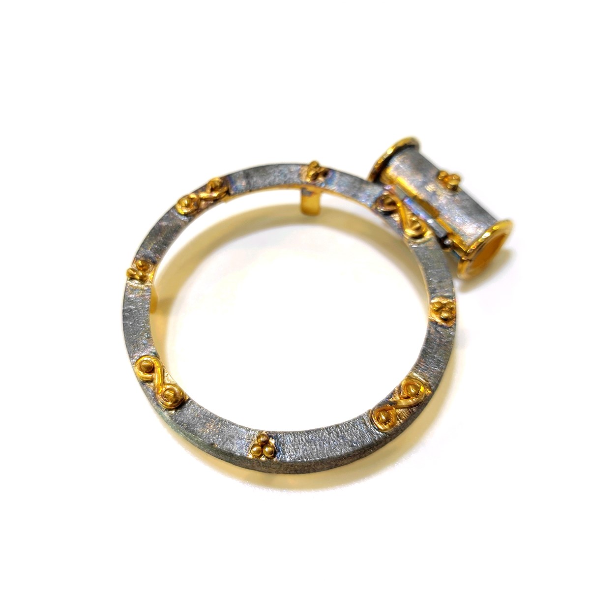 Beşi Biryerde Çerçevesi Gümüş Reşat ve Atalira Uyumlu