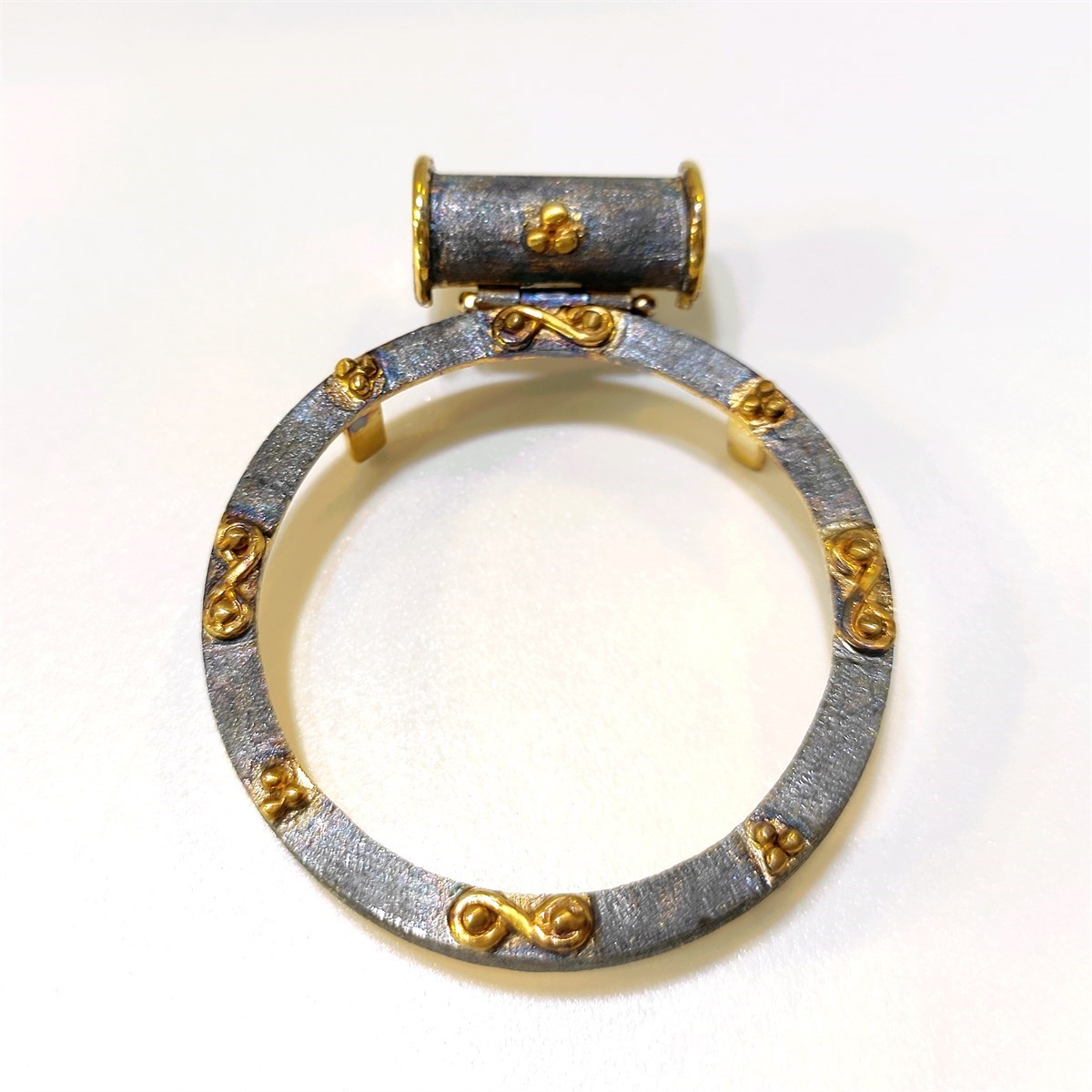 Beşi Biryerde Çerçevesi Gümüş Reşat ve Atalira Uyumlu