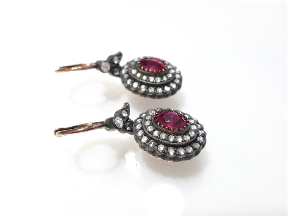 Elmas ve Yakut Küpe