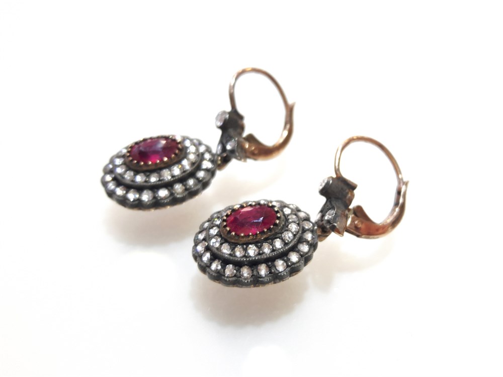 Elmas ve Yakut Küpe