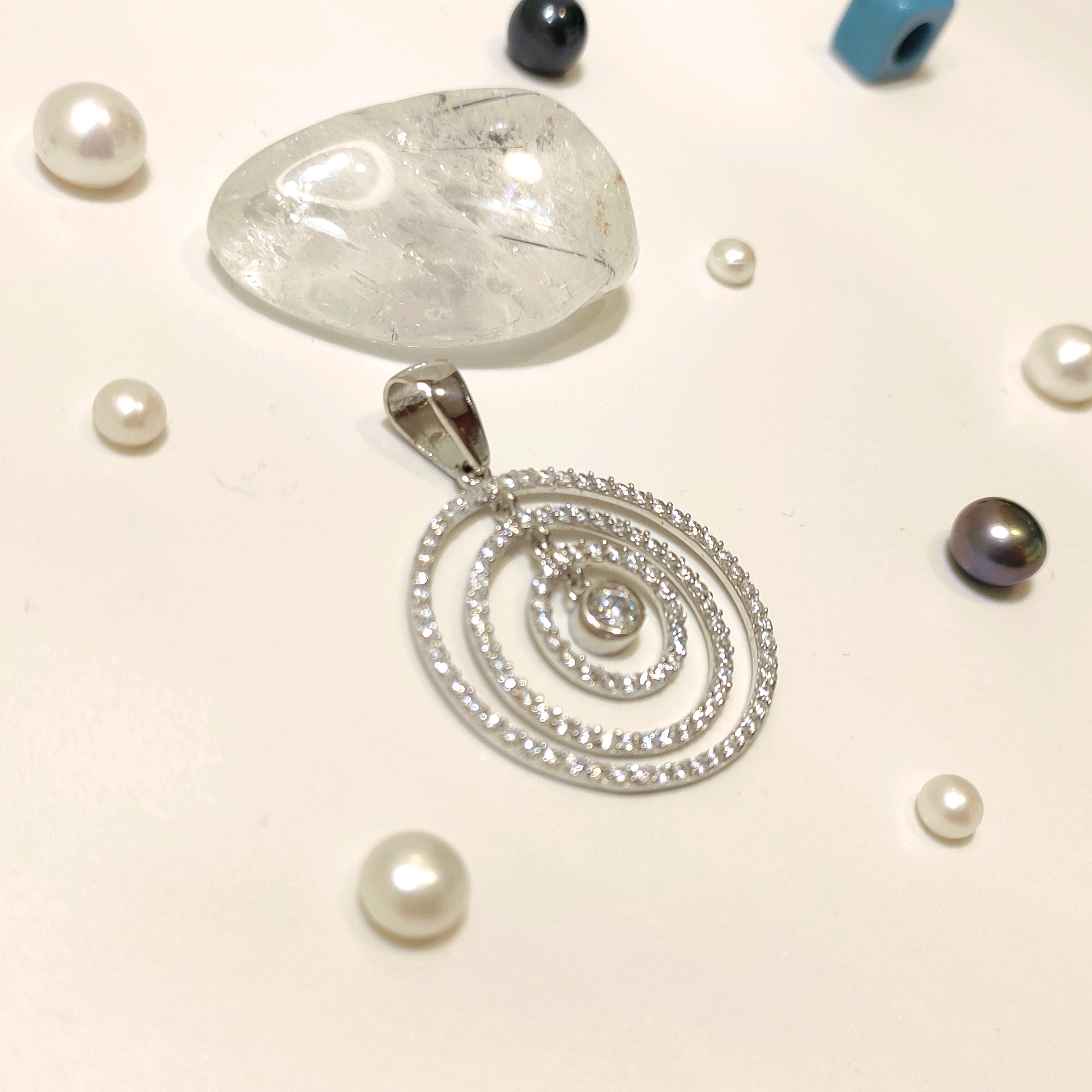 Tek Taş ve Su Yolu Çerçeveler Kolye Ucu 14 Ayar Altın  HD VİDEOLU