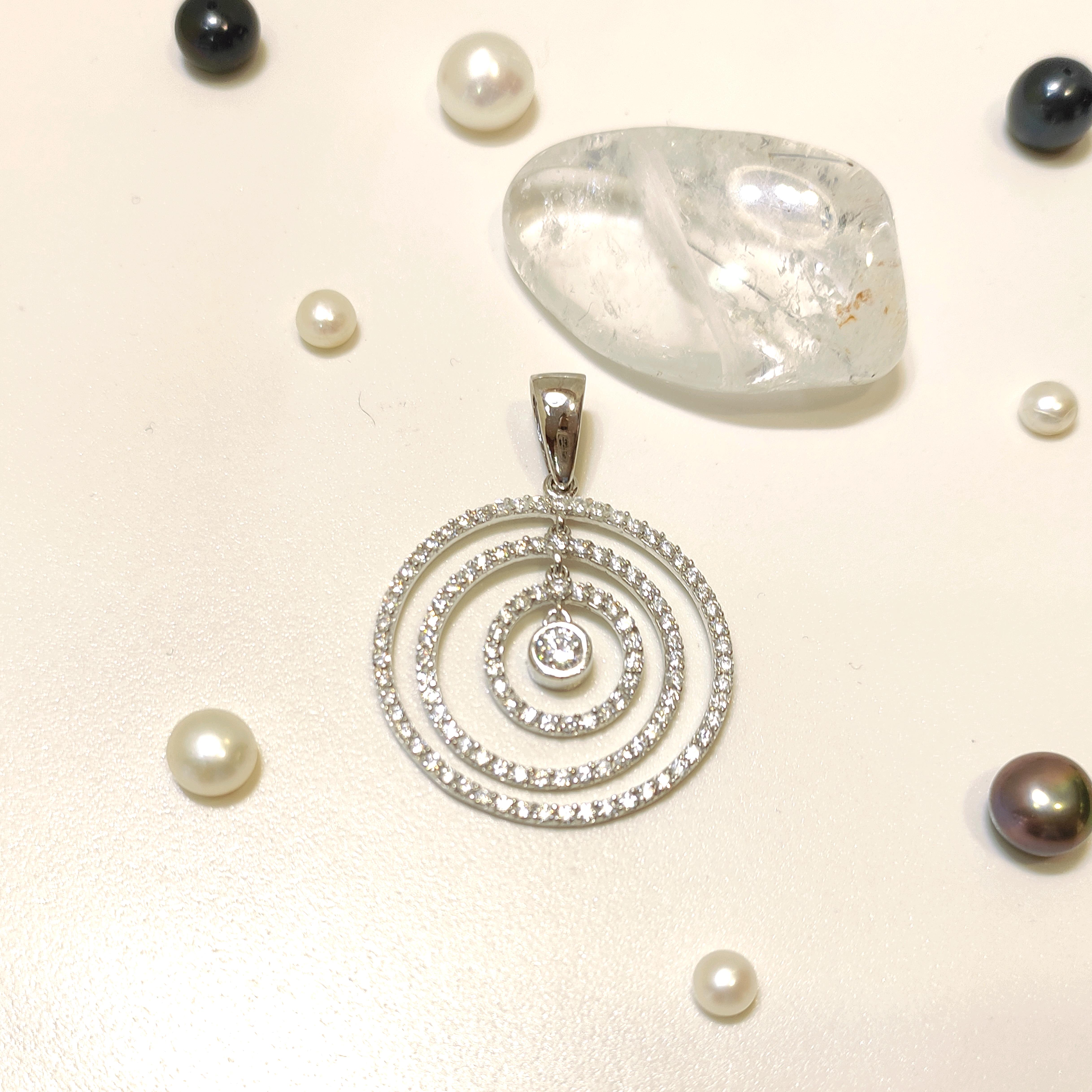 Tek Taş ve Su Yolu Çerçeveler Kolye Ucu 14 Ayar Altın  HD VİDEOLU