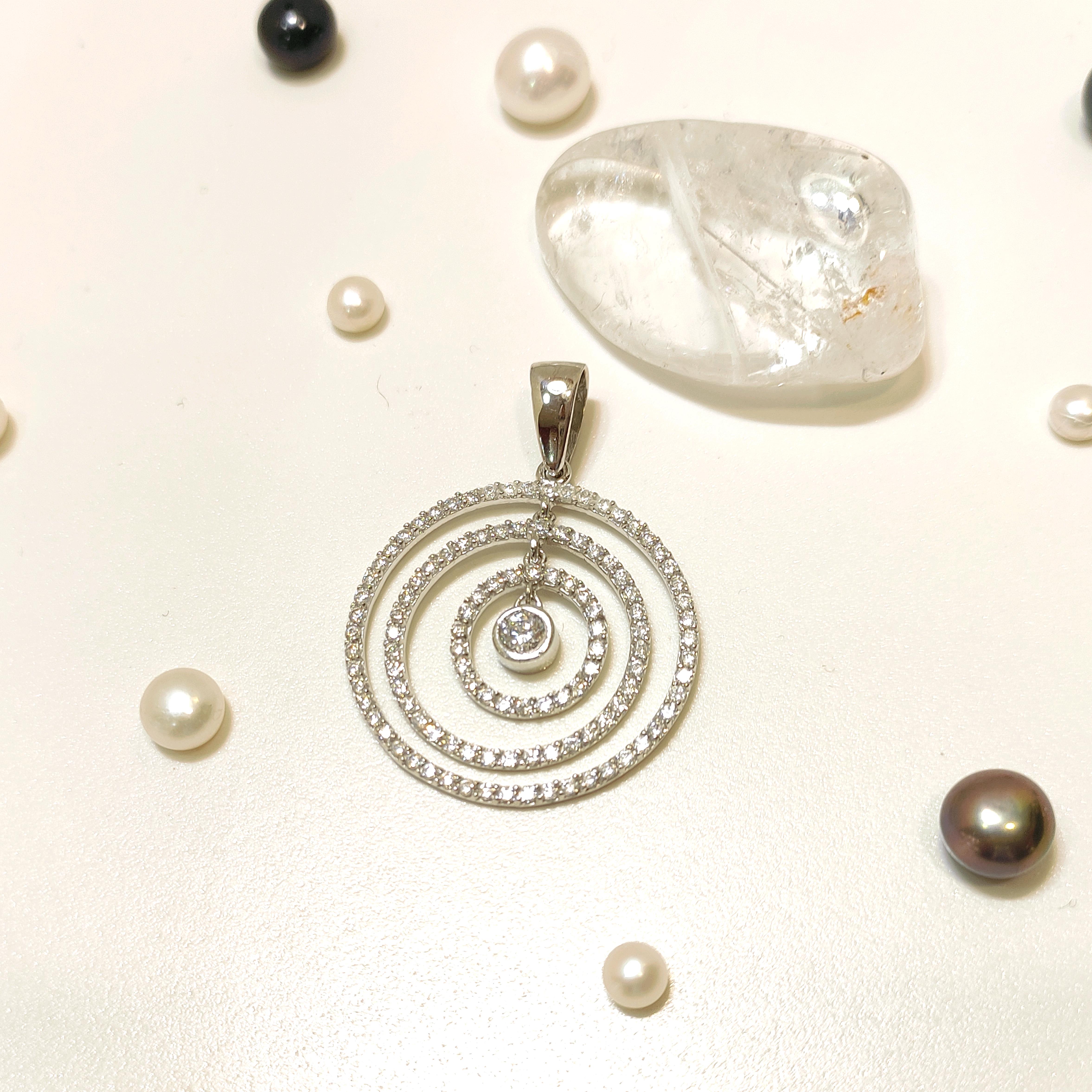 Tek Taş ve Su Yolu Çerçeveler Kolye Ucu 14 Ayar Altın  HD VİDEOLU