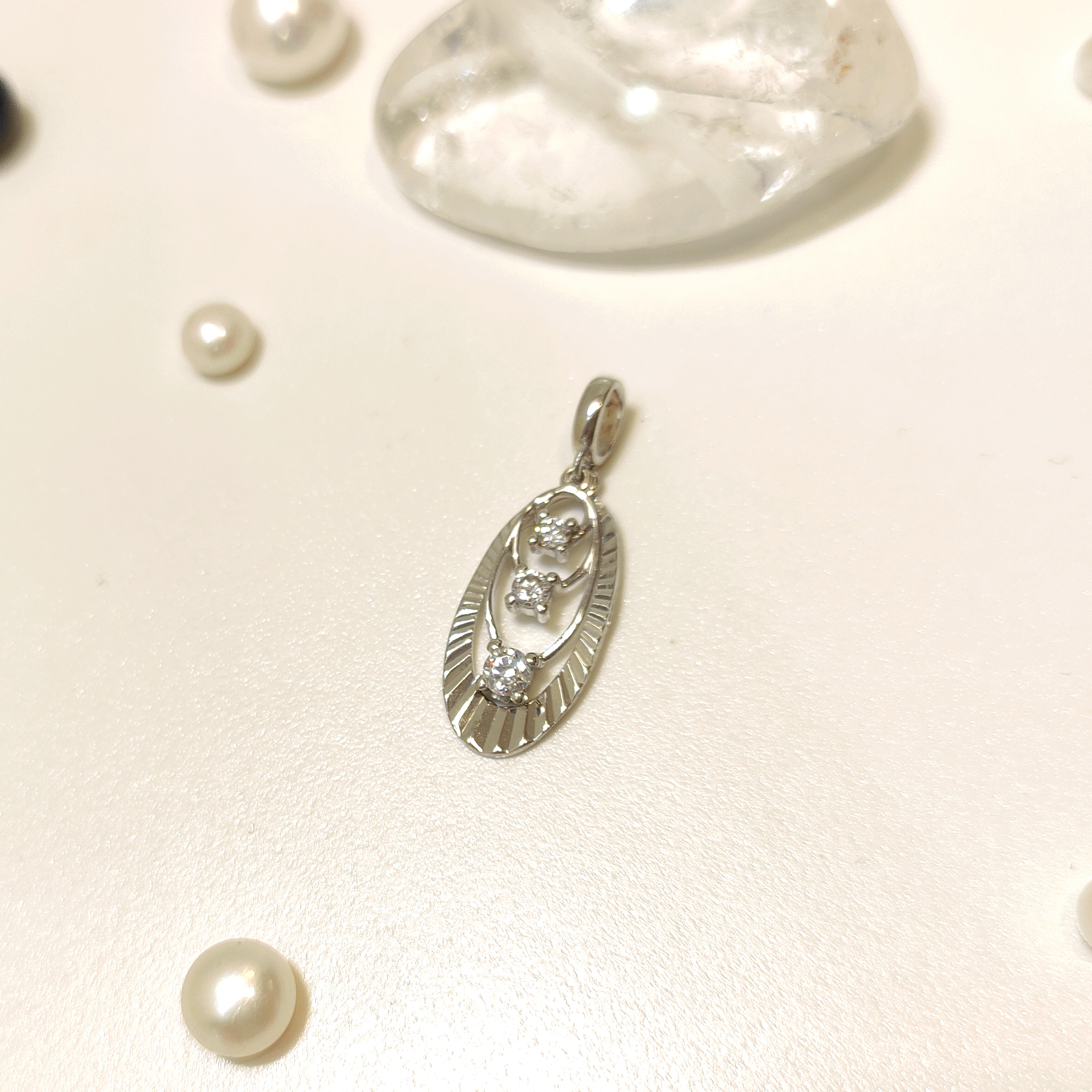 Tria Kolye Ucu 14 Ayar Altın  HD VİDEOLU