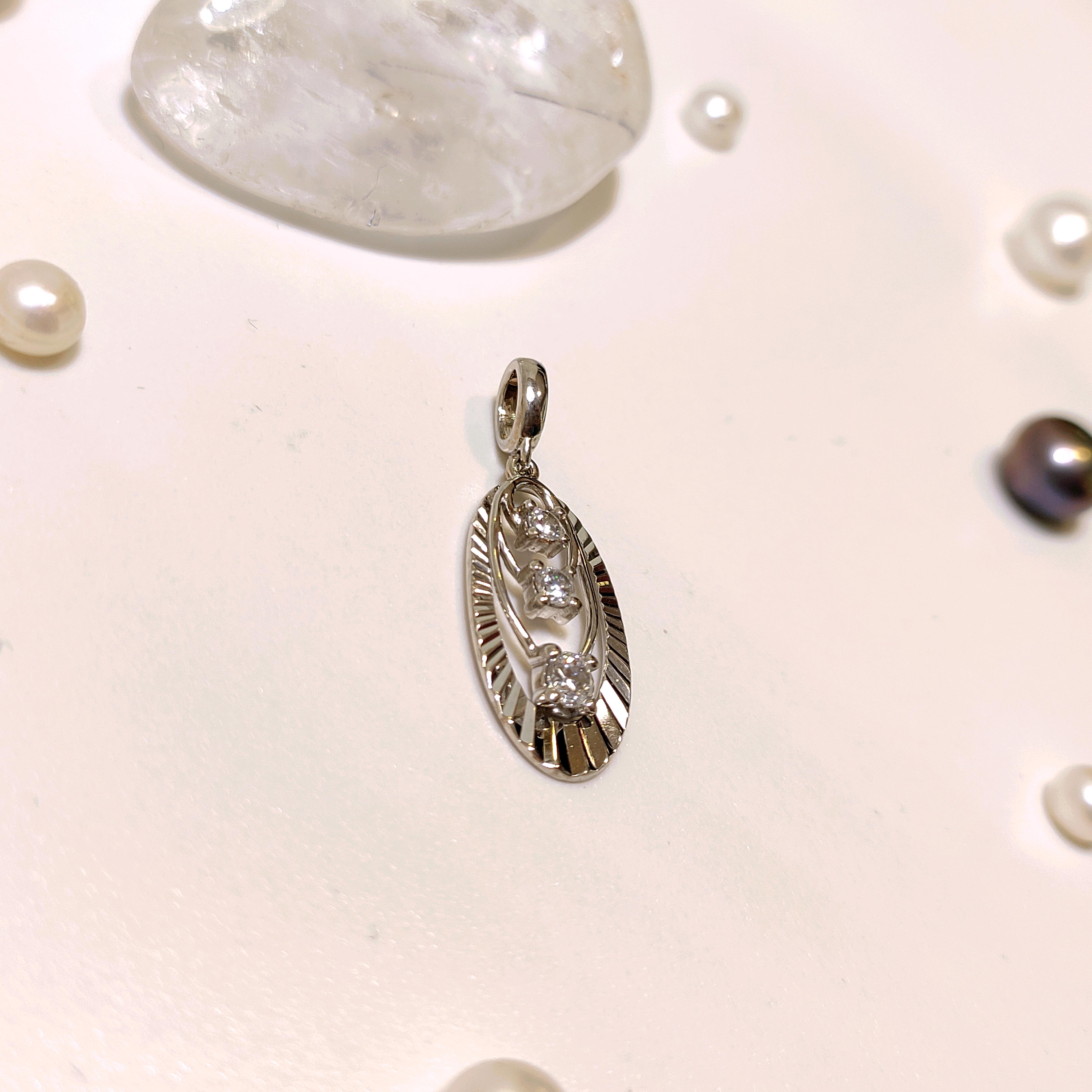 Tria Kolye Ucu 14 Ayar Altın  HD VİDEOLU