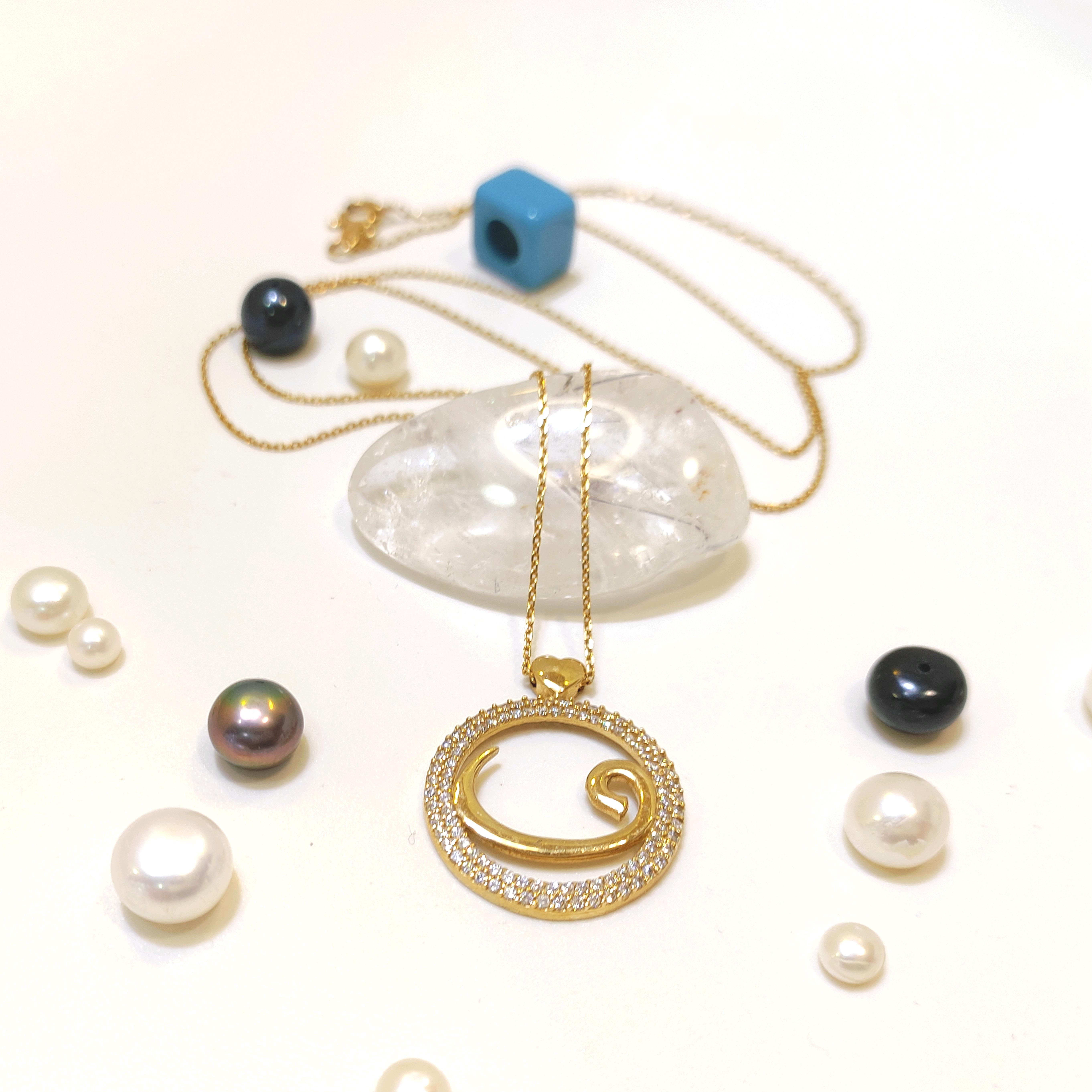 Vav Kolye 14 Ayar Altın  HD VİDEOLU