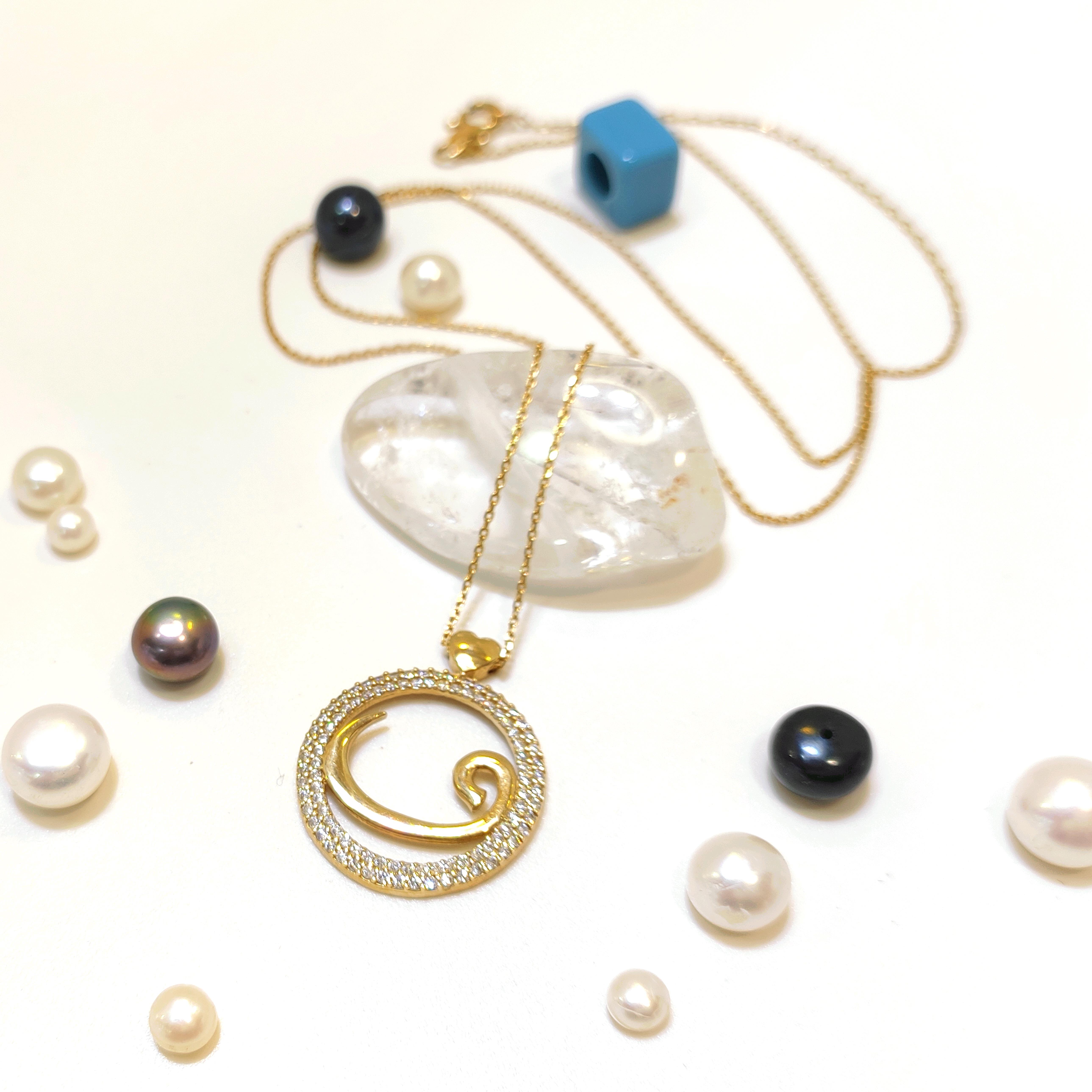 Vav Kolye 14 Ayar Altın  HD VİDEOLU