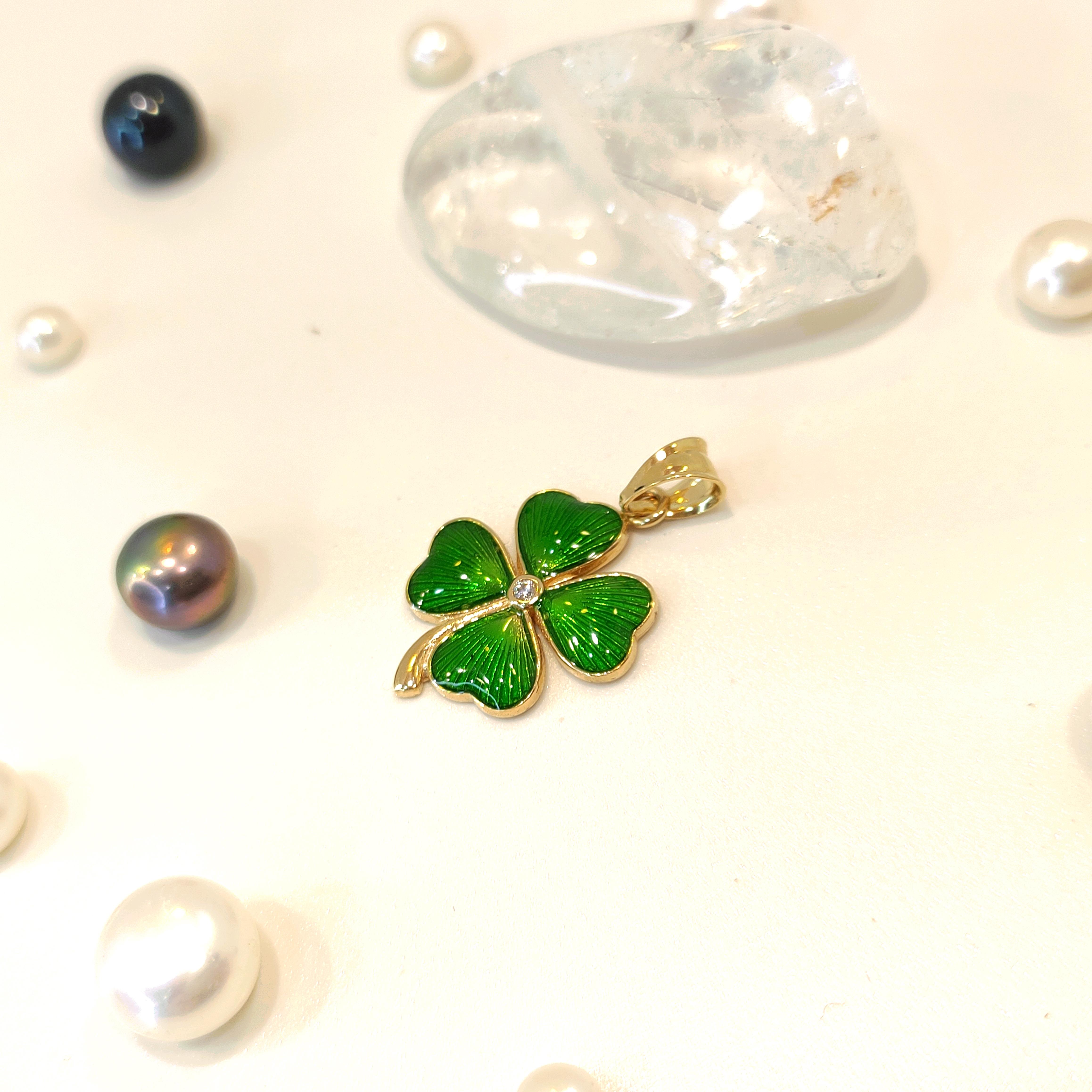 Yeşil Mineli Yonca Kolye Ucu 14 Ayar Altın  HD VİDEOLU