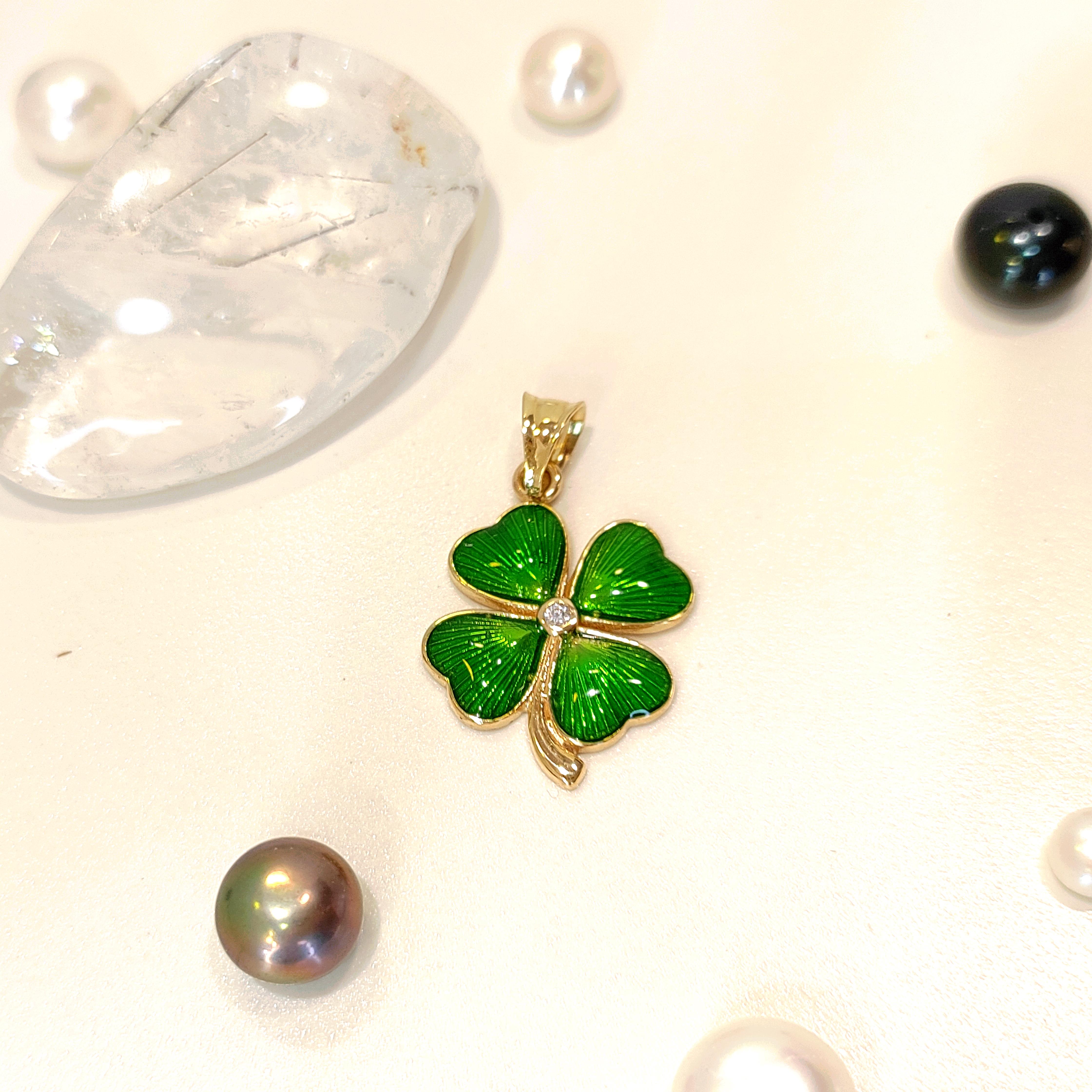 Yeşil Mineli Yonca Kolye Ucu 14 Ayar Altın  HD VİDEOLU