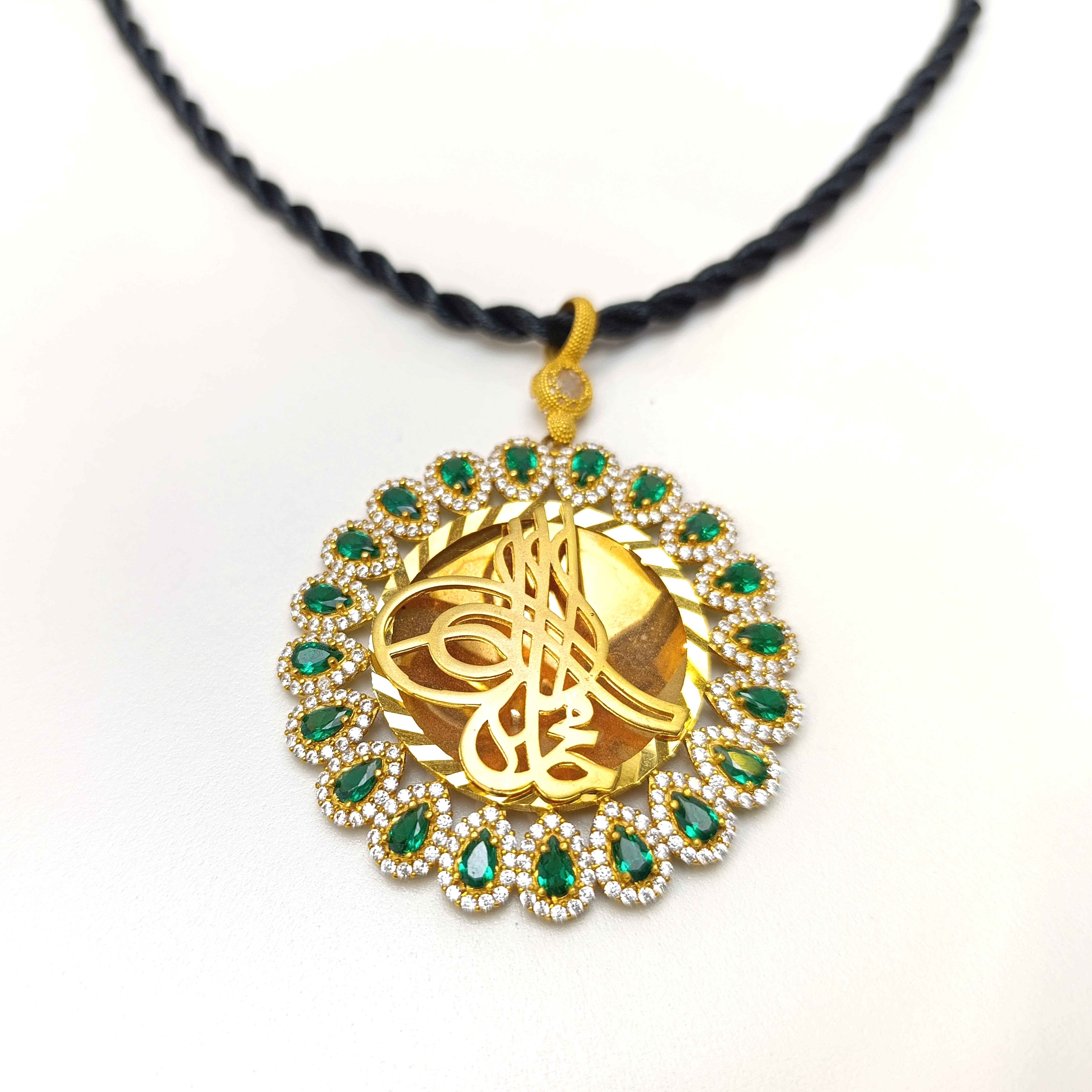 Yeşil Taşlı Tuğralı Kolye 14 Ayar Altın HD VİDEOLU