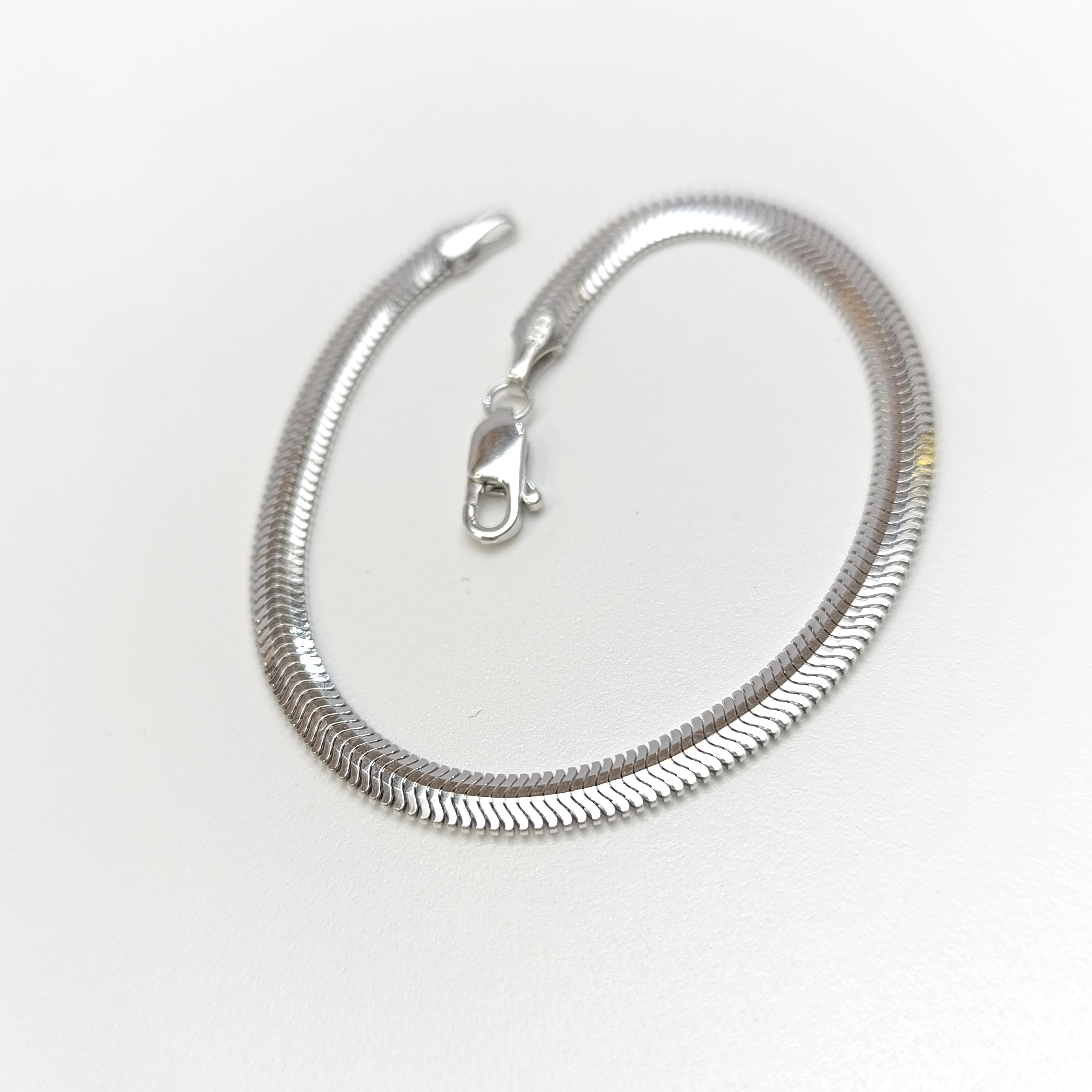 4.3mm Beyaz Balık Sırtı Bileklik Künye 14 Ayar Altın HD VİDEOLU