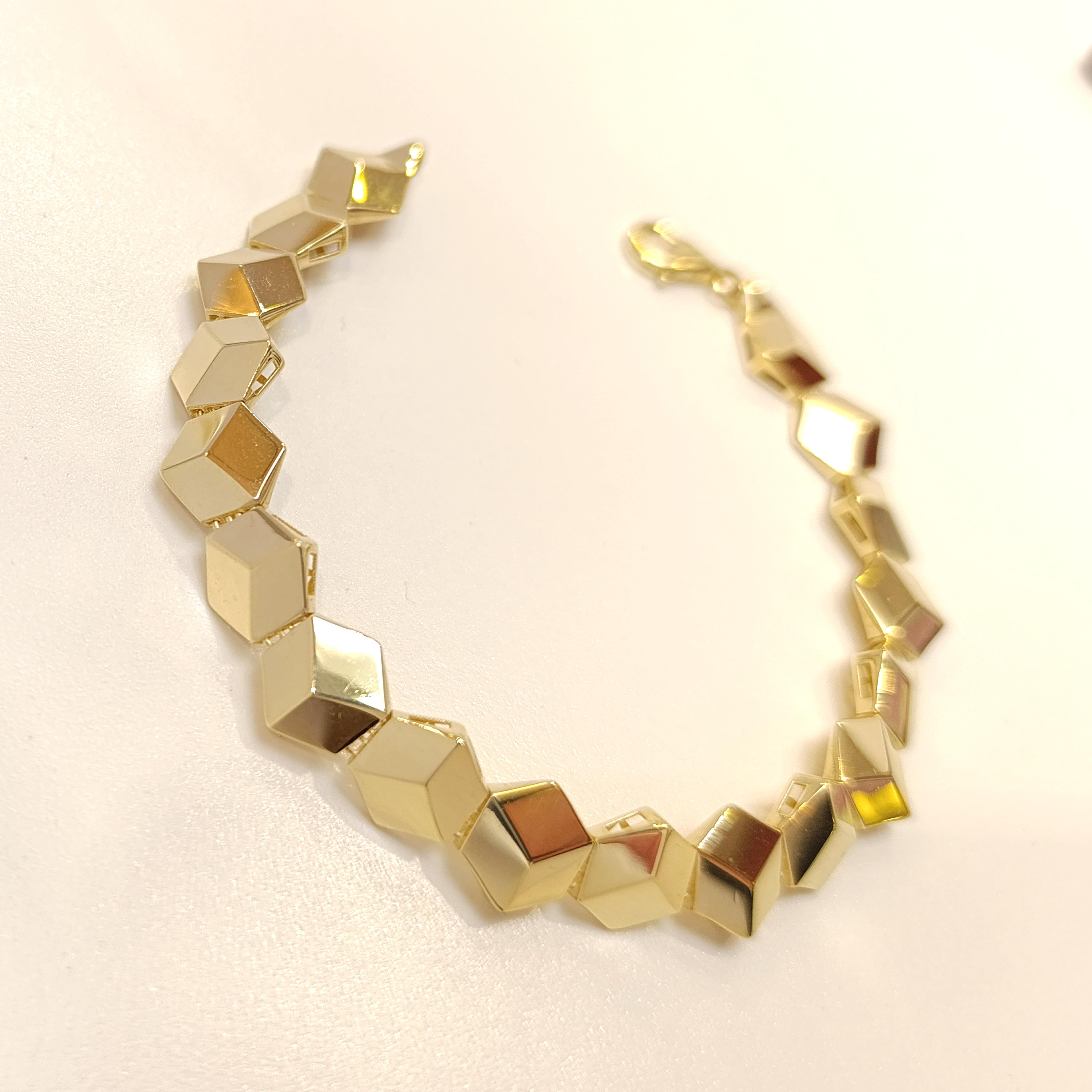 Üç Boyutlu Küp Bileklik Künye 14 Ayar Altın HD VİDEOLU