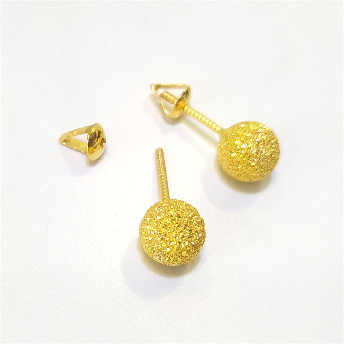 Kumlu Vidalı Top Küpe 22 Ayar Altın