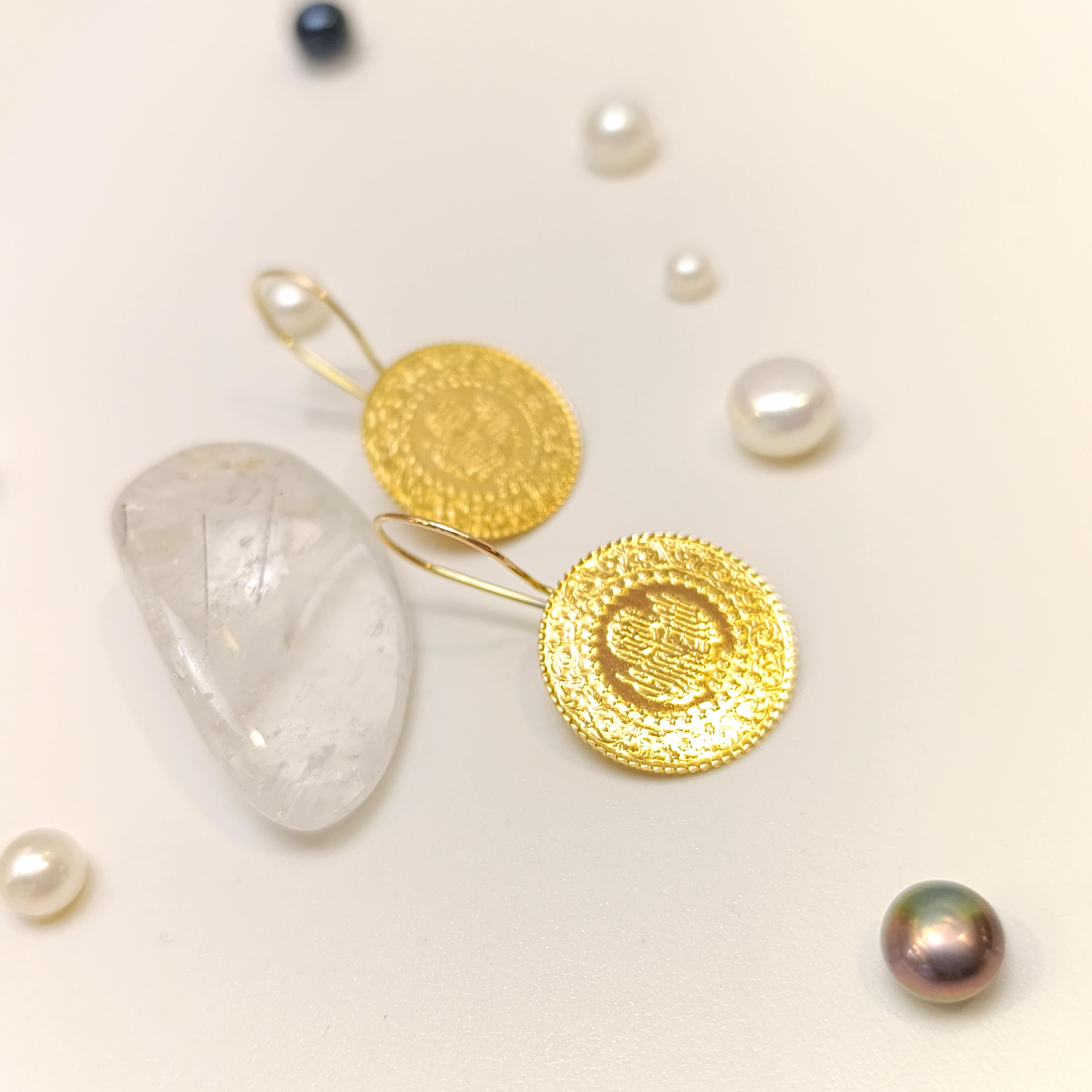 Ters Çeyrek Altınlı Küpe HD VİDEOLU