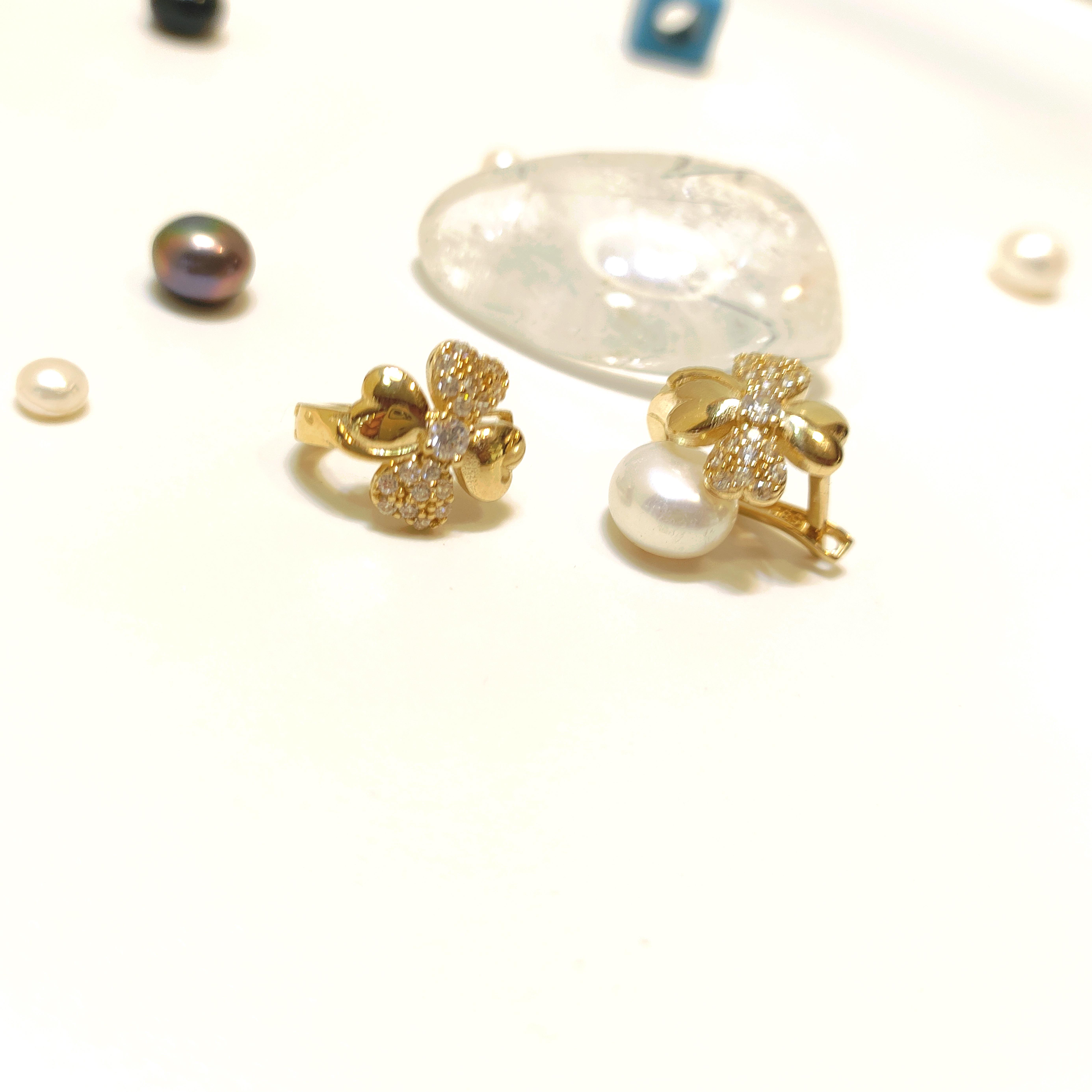 11.5mm Taşlı Yonca Küpe 14 Ayar Altın HD VİDEOLU