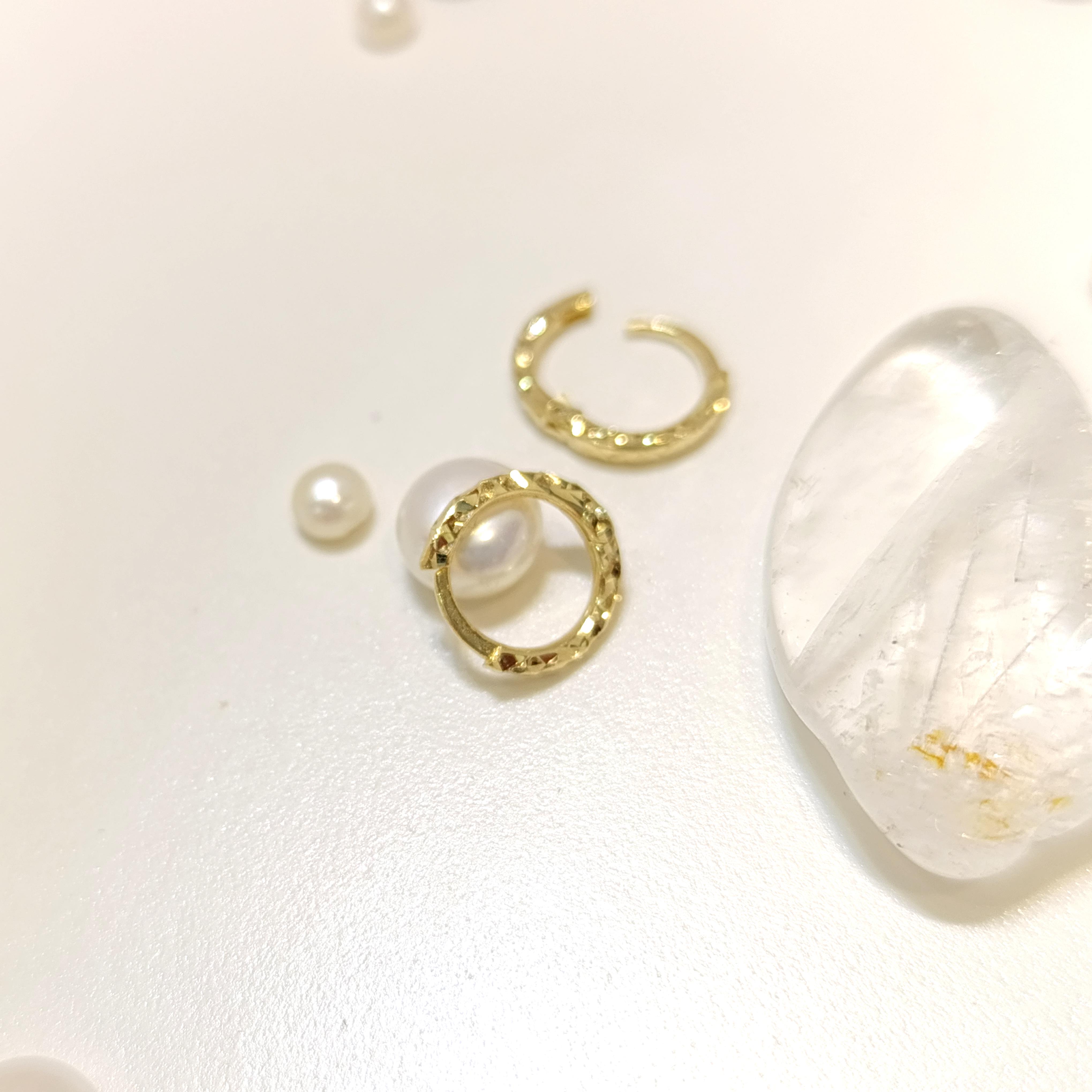 11mm Kalem İşlemeli Halka Küpe 14 Ayar Altın HD VİDEOLU