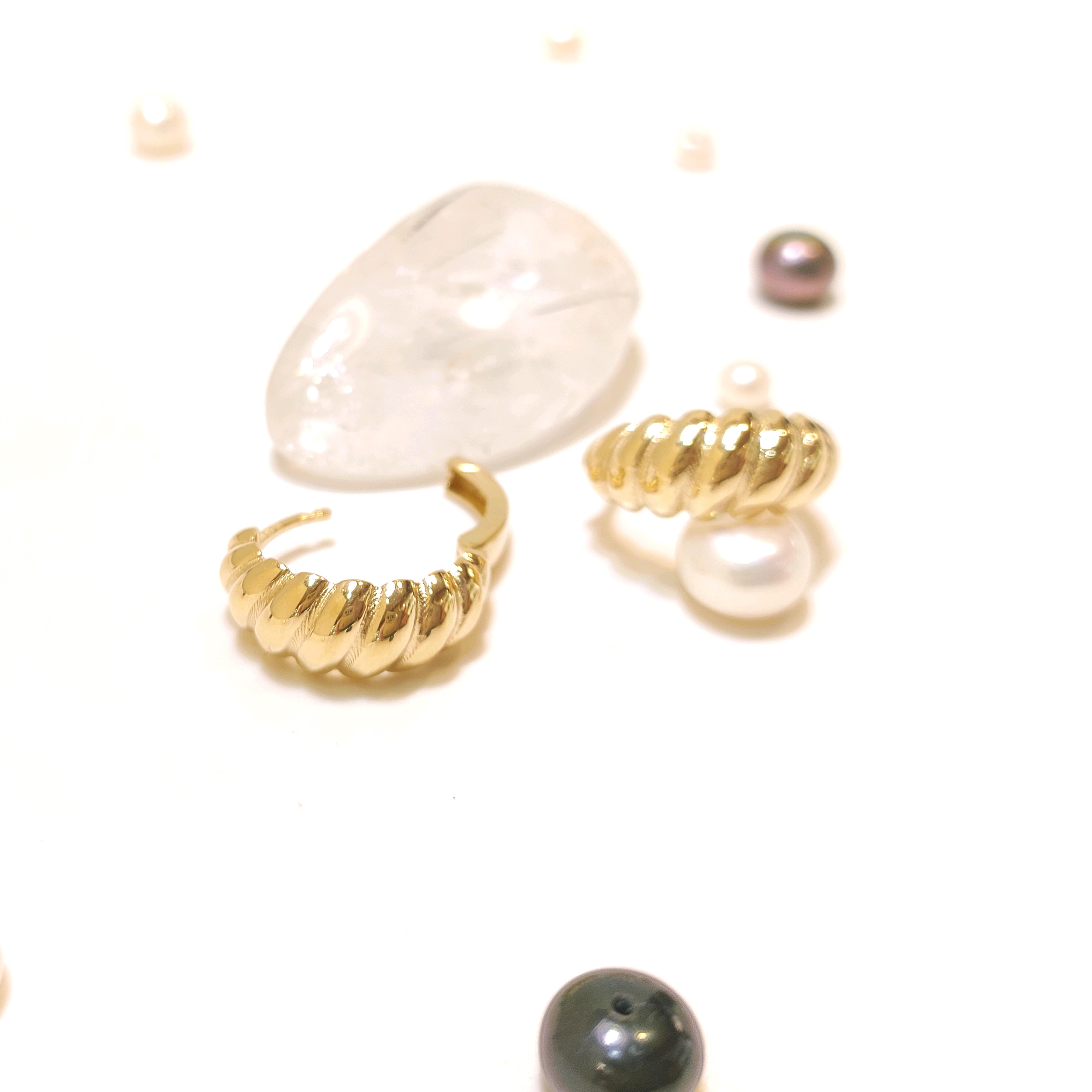 16.5mm İstiridye Halka Hagi Küpe 14 Ayar Altın HD VİDEOLU