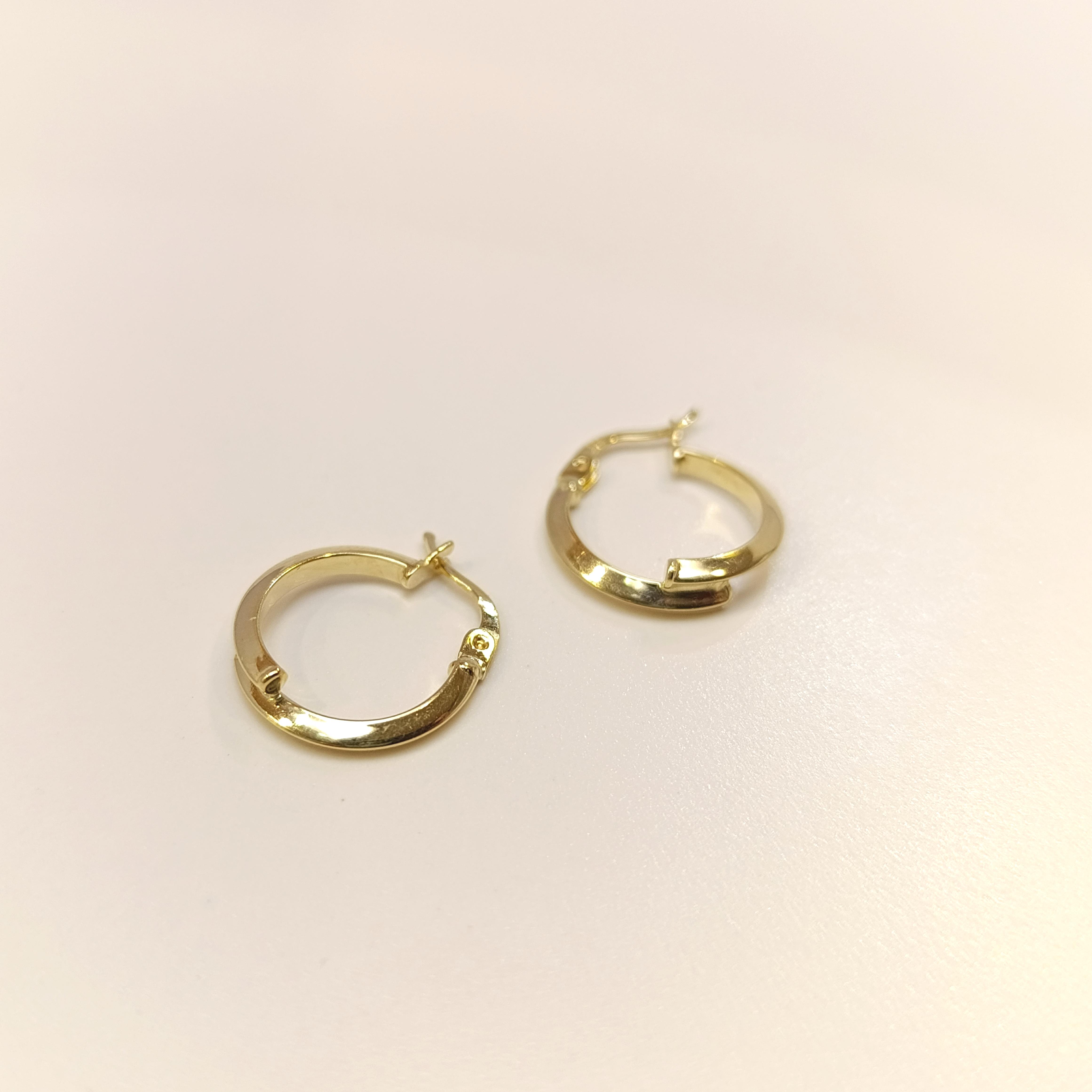 16mm Klasik İkili Piramit Ray Halka Küpe 14 Ayar Altın HD VİDEOLU