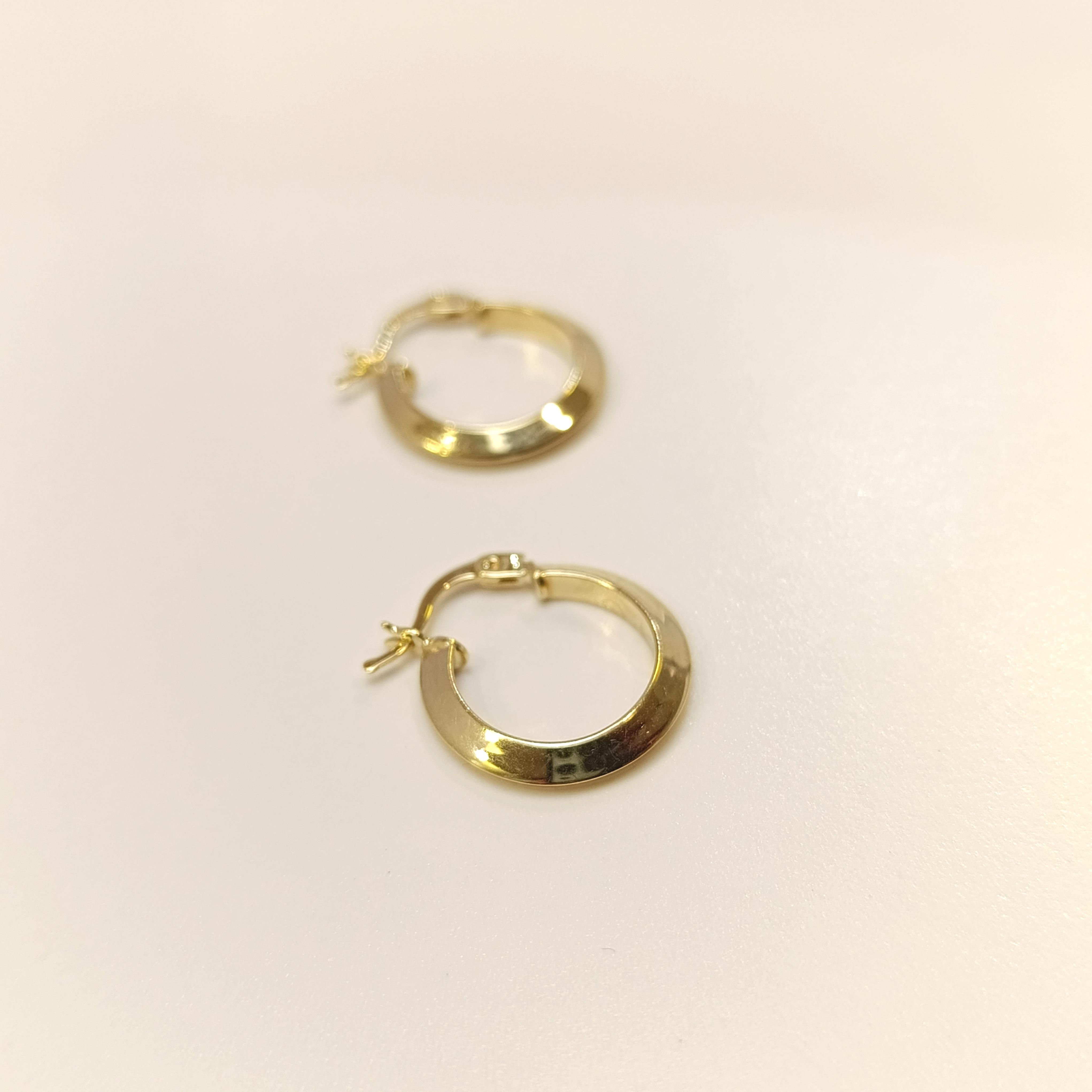 17mm Klasik Piramit Ray Halka Küpe 14 Ayar Altın HD VİDEOLU