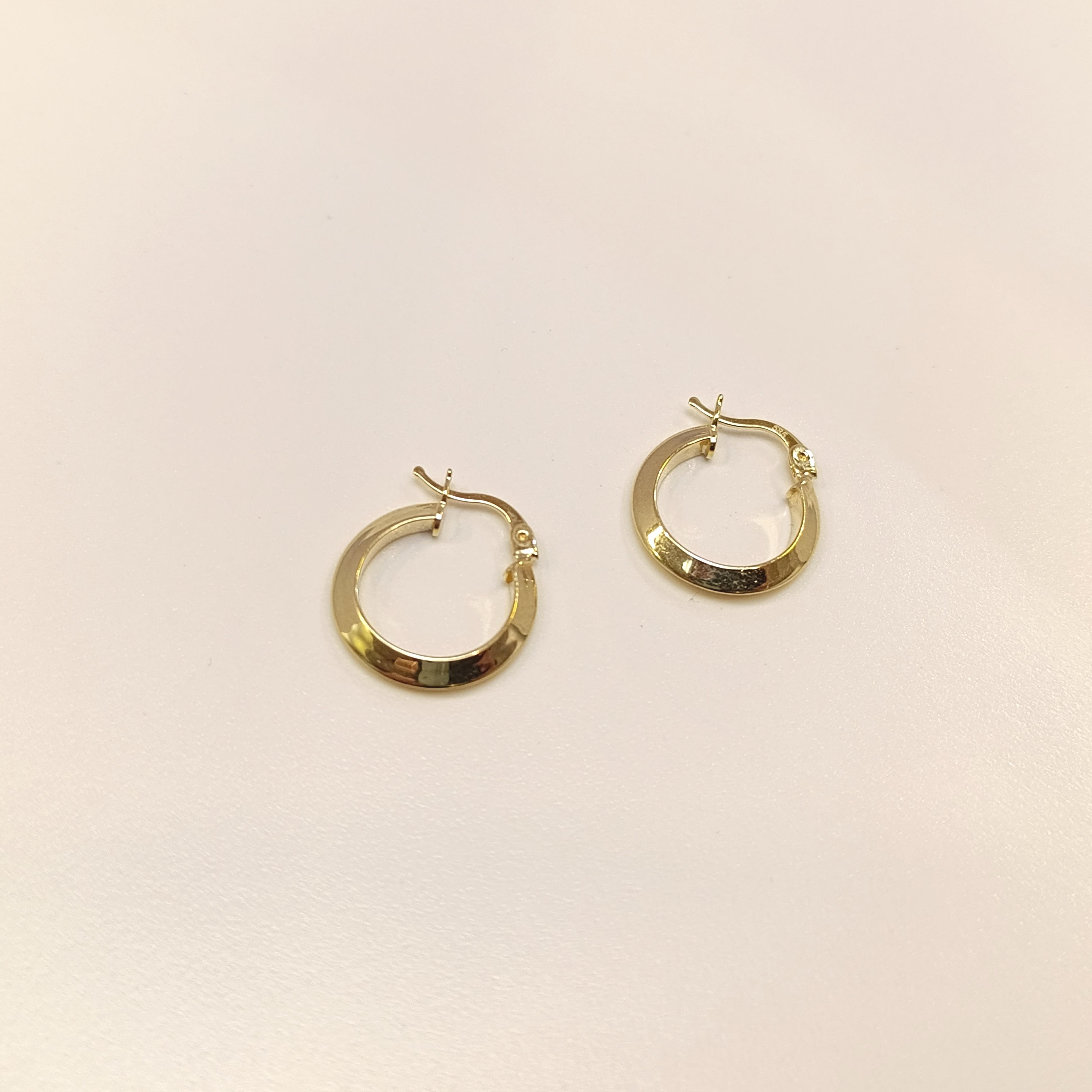 17mm Klasik Piramit Ray Halka Küpe 14 Ayar Altın HD VİDEOLU