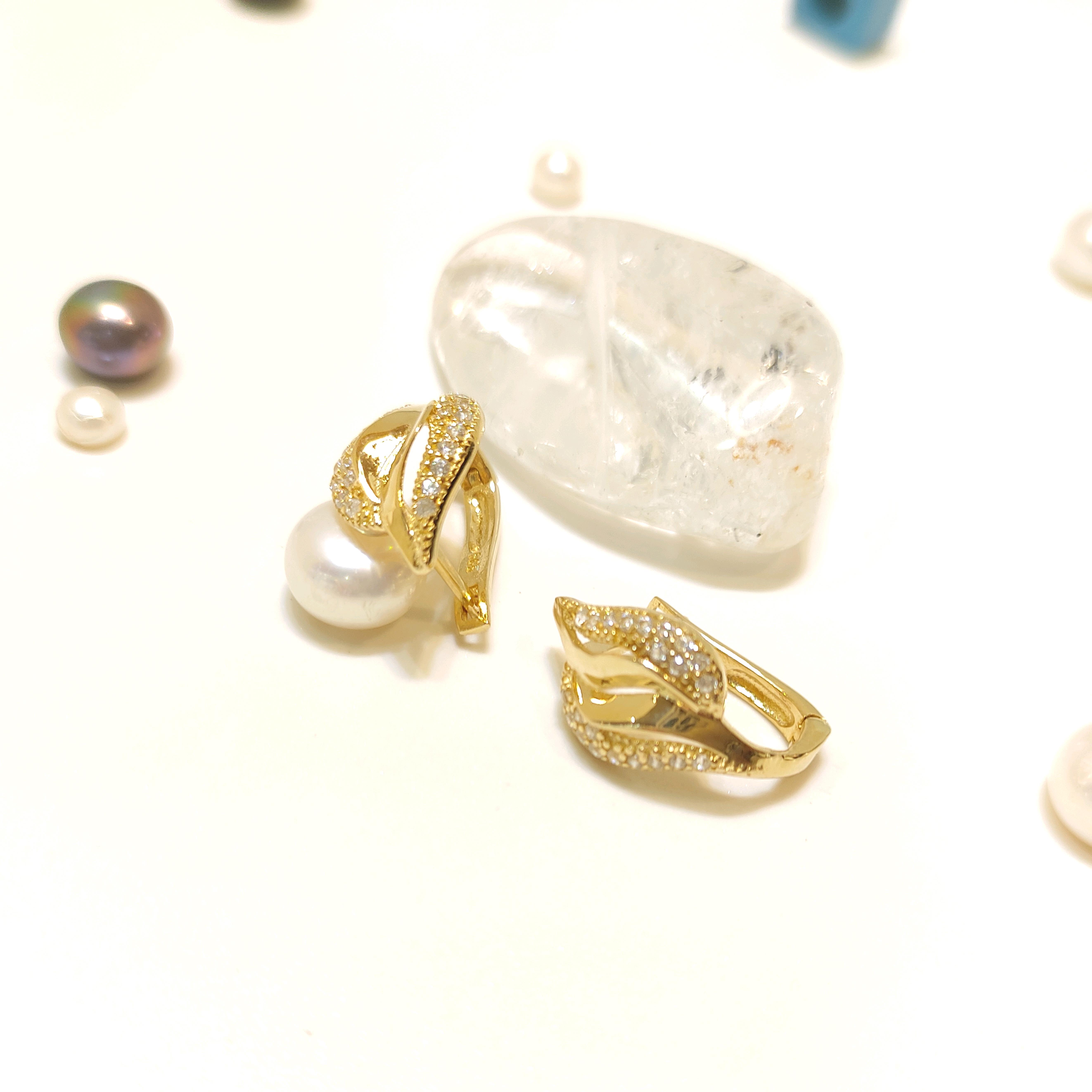 17mm Taşlı Küpe 14 Ayar Altın HD VİDEOLU