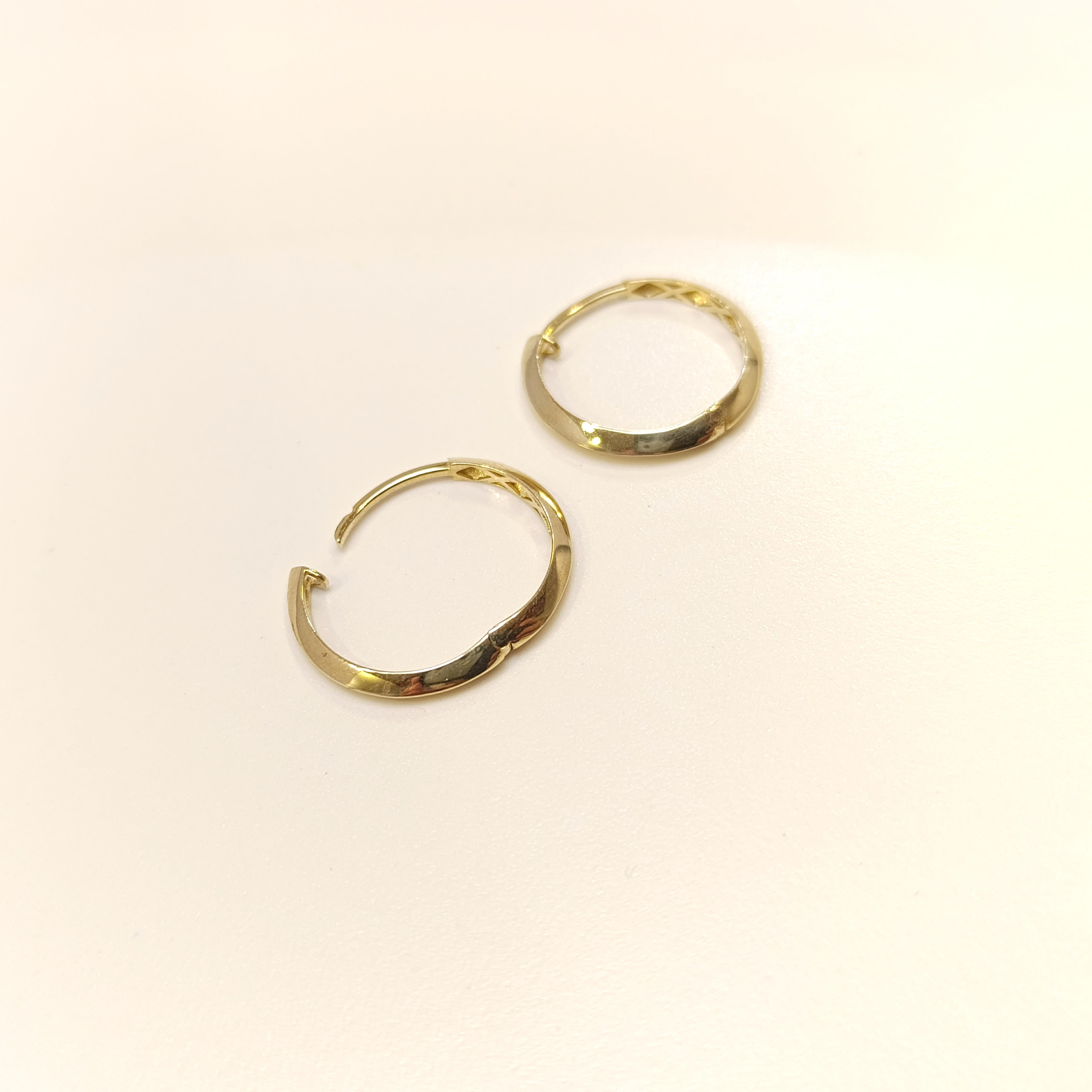 20mm Klasik Piramit Ray Halka Küpe 14 Ayar Altın HD VİDEOLU