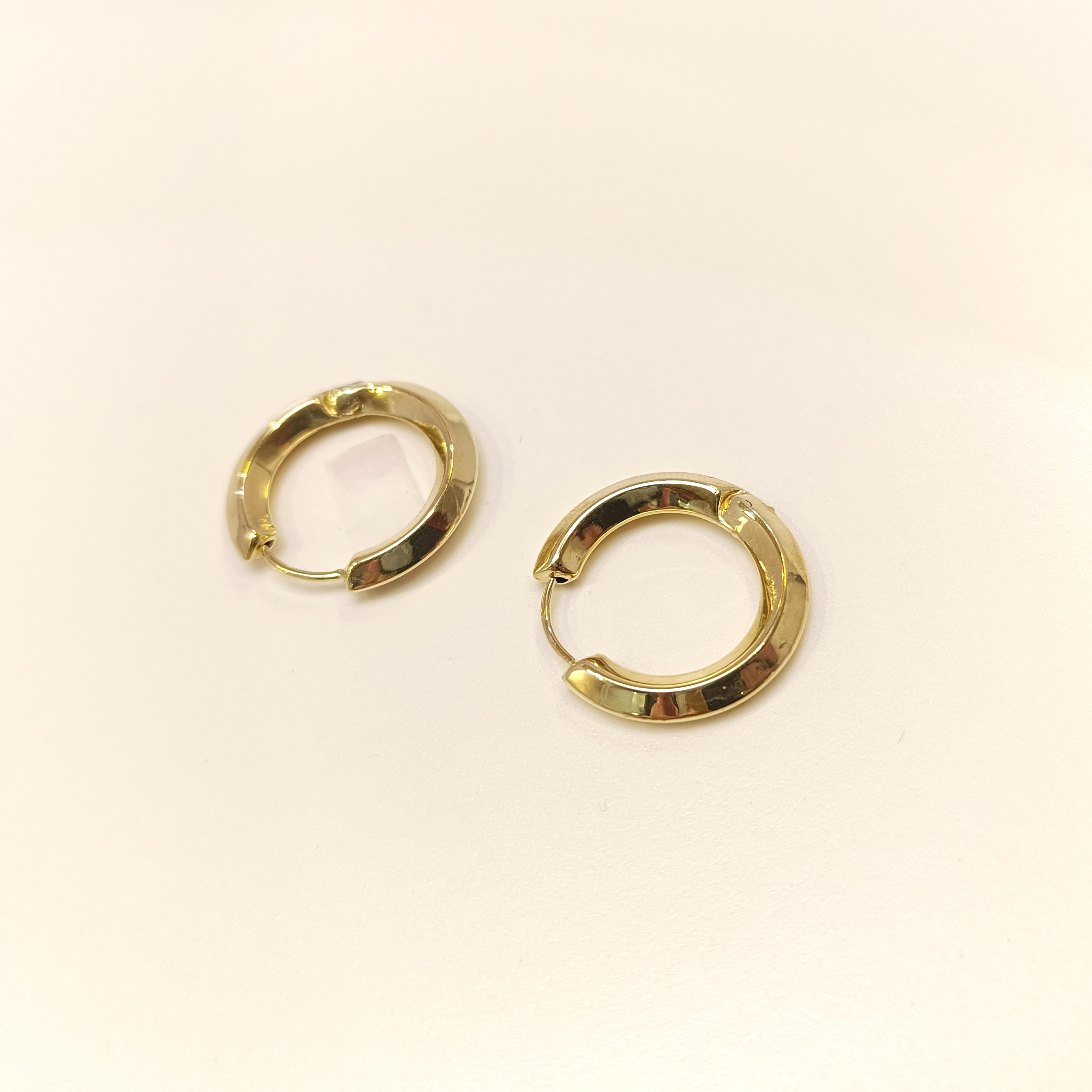 23mm Klasik Piramit Halka Küpe 14 Ayar Altın HD VİDEOLU