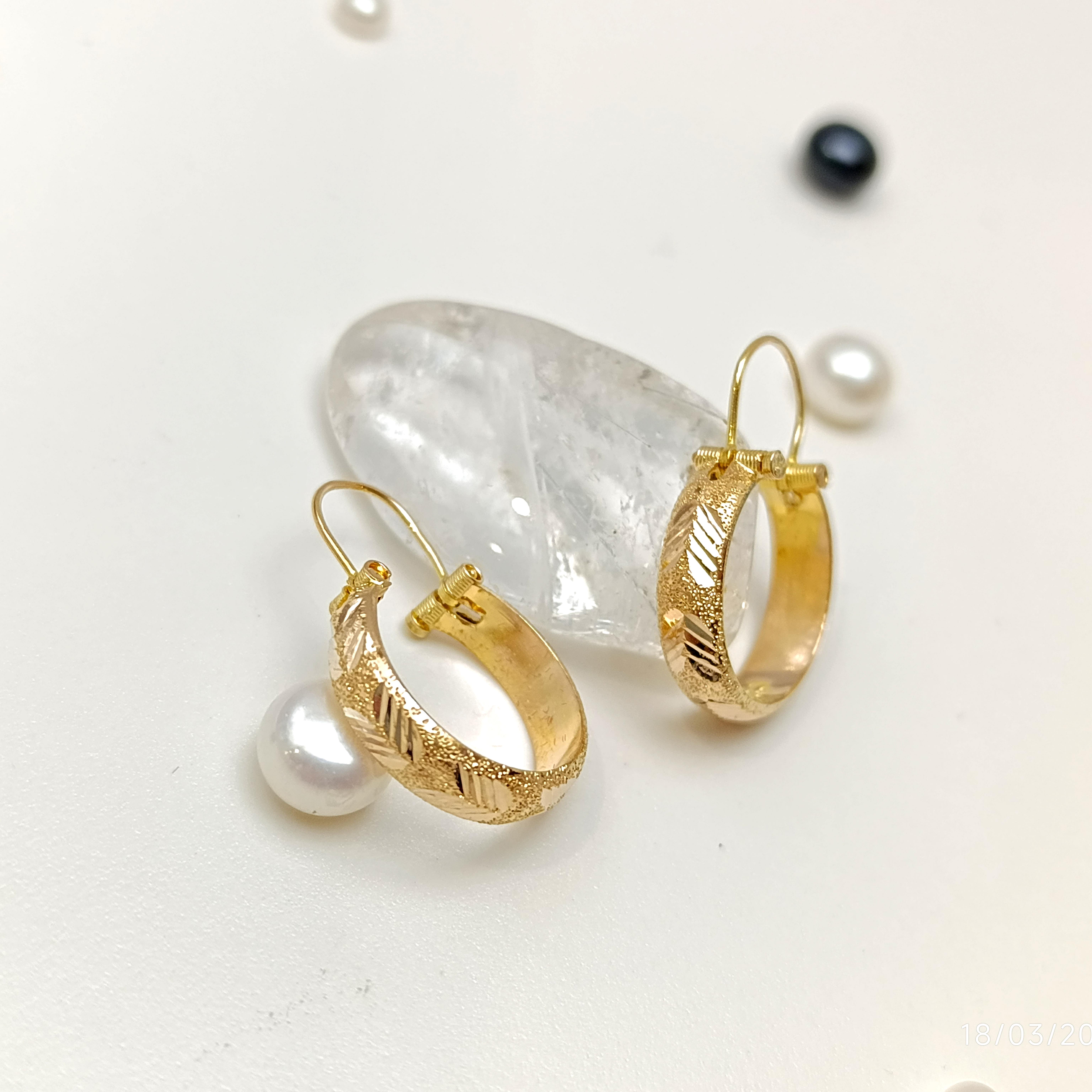 25mm Sallanan Halka Küpe 14 Ayar Altın HD VİDEOLU