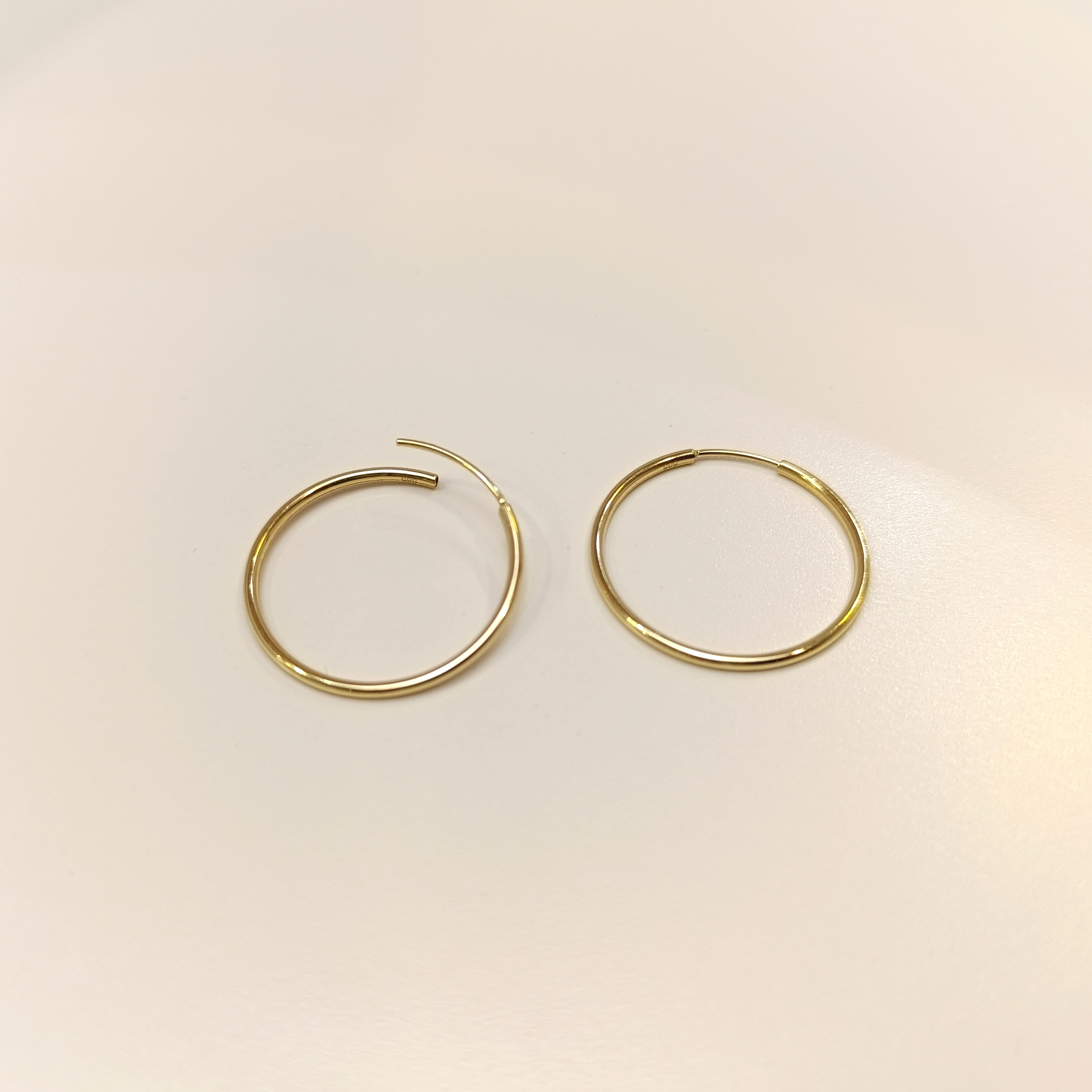 28mm Klasik Halka Küpe 14 Ayar Altın HD VİDEOLU