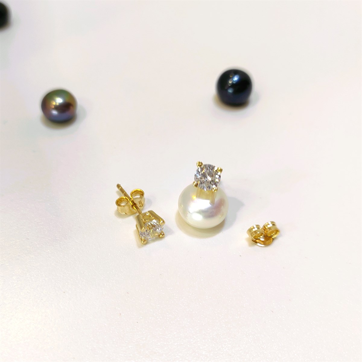 4.5mm Dört Tırnaklı Tek Taş Küpe Altın HD VİDEOLU