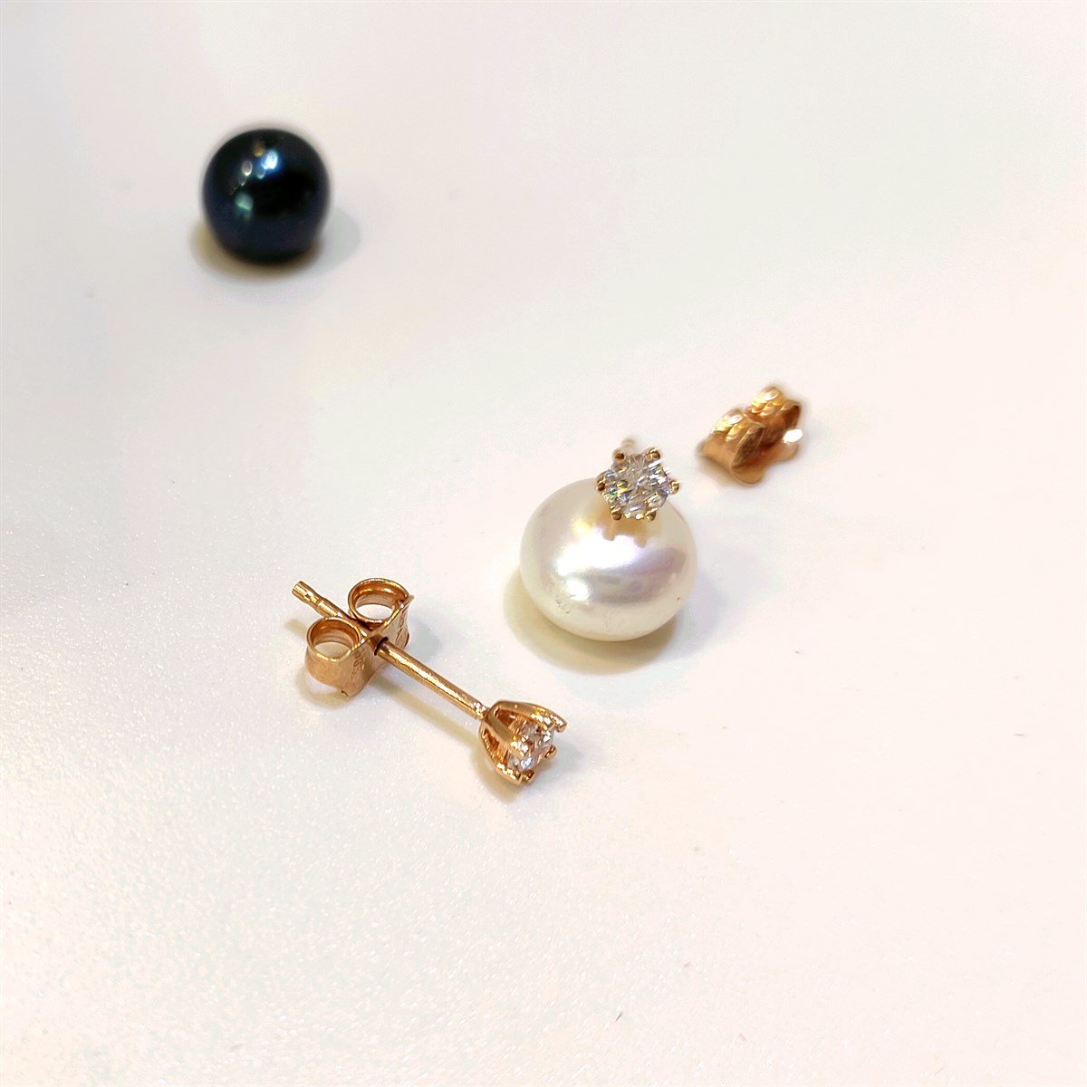 4mm Altı Tırnaklı Tek Taş Küpe Altın HD VİDEOLU