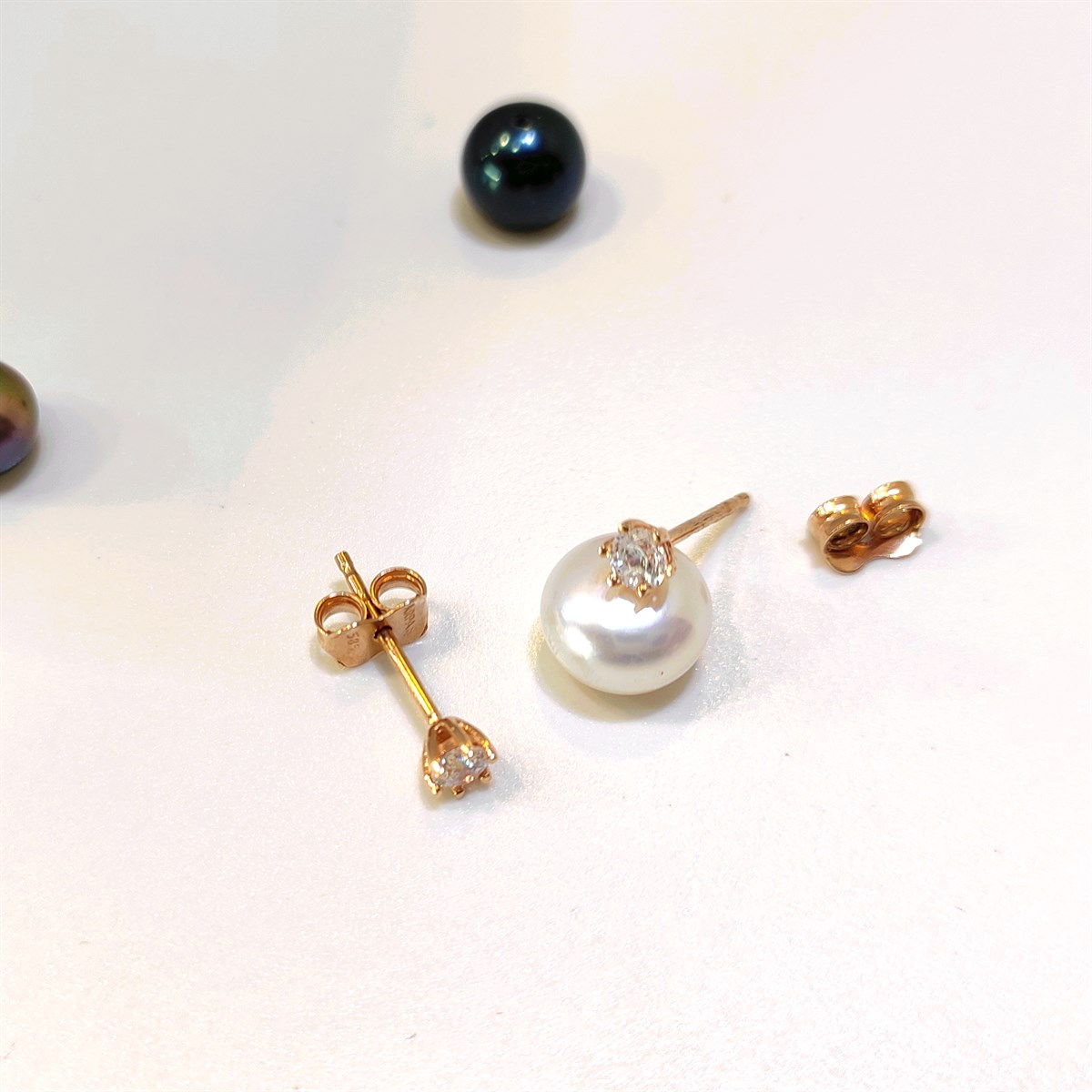 4mm Altı Tırnaklı Tek Taş Küpe Altın HD VİDEOLU