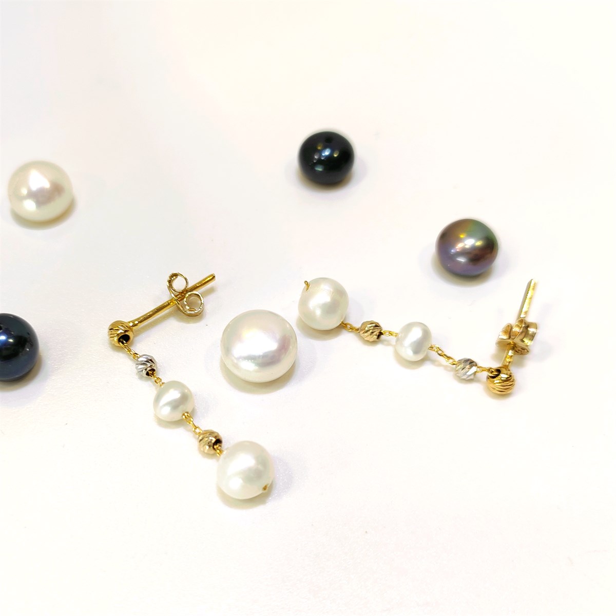 5.5mm Dorika Toplu İnci Sallanan Küpe 14 Ayar Altın HD VİDEOLU