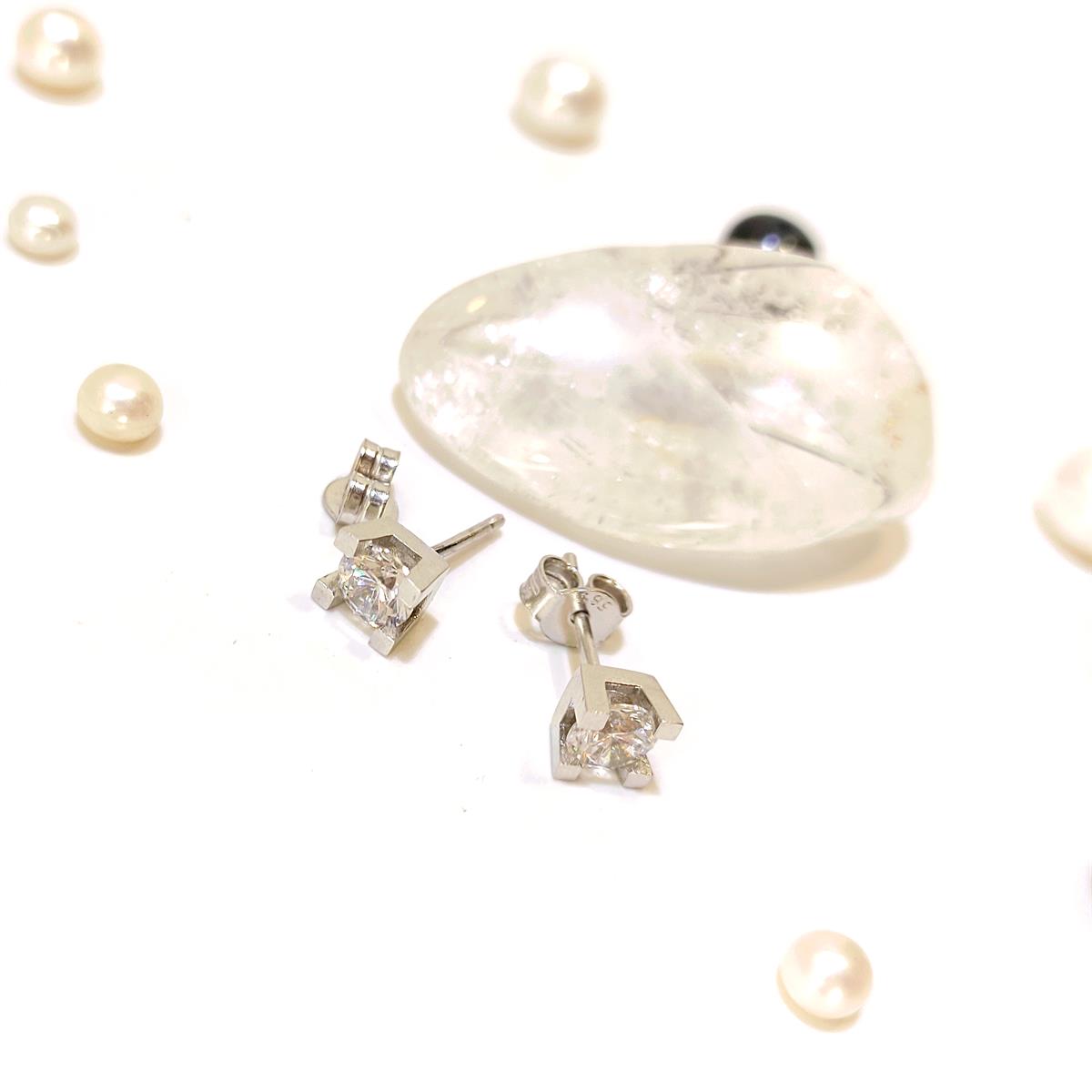 5.5mm Tek Taş Vidalı Küpe 14 Ayar Altın HD VİDEOLU