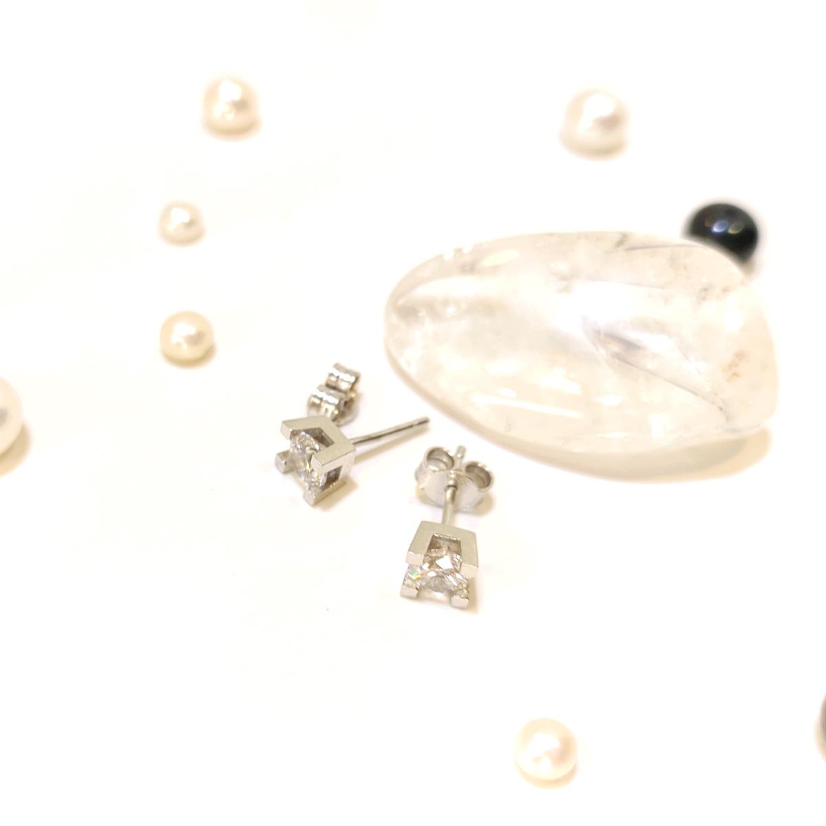 5.5mm Tek Taş Vidalı Küpe 14 Ayar Altın HD VİDEOLU