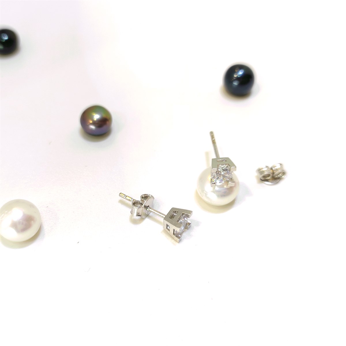 5mm Dört Tırnaklı Tek Taş Küpe Altın HD VİDEOLU