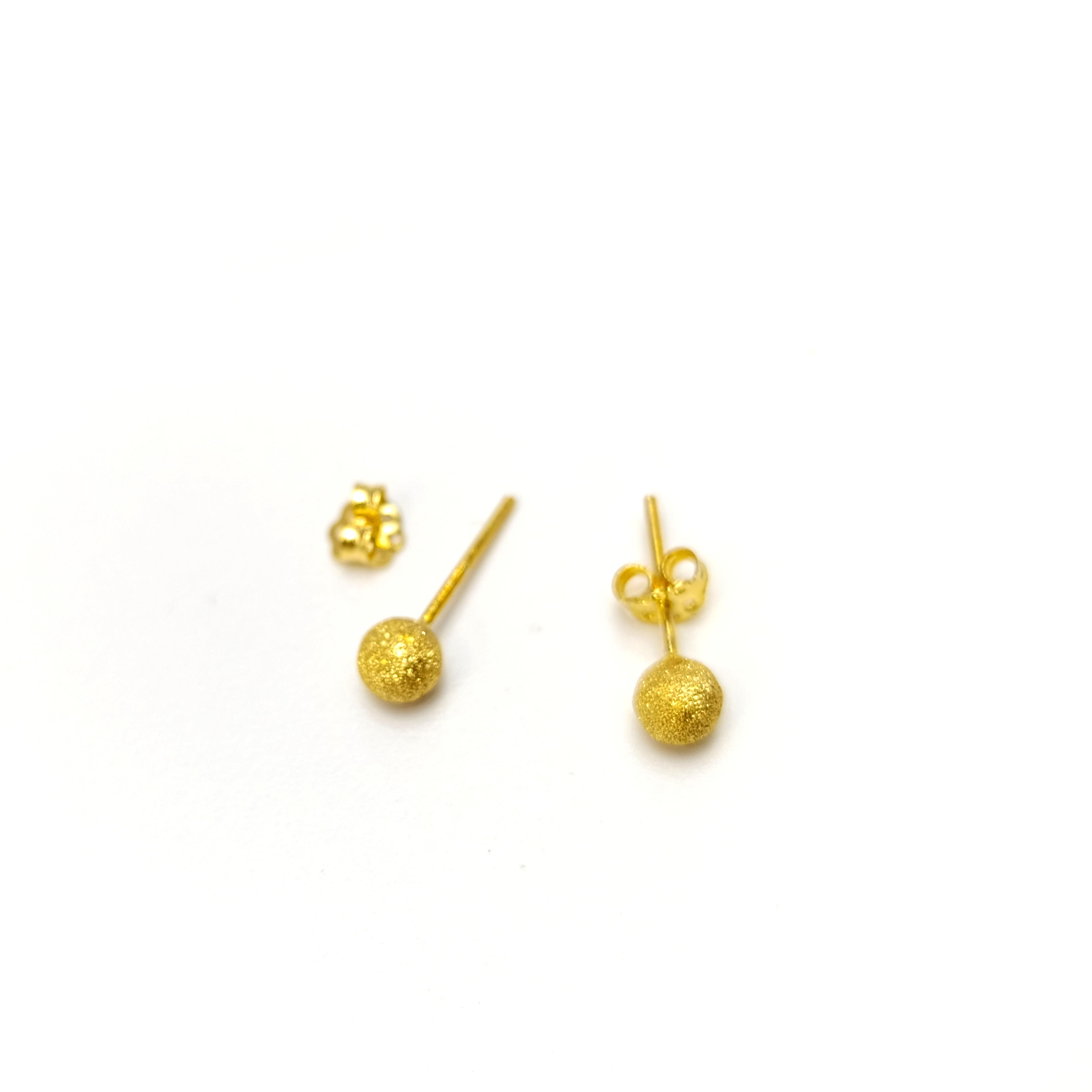 5mm Kumlu Toplu Küpe 14 Ayar Altın HD VİDEOLU