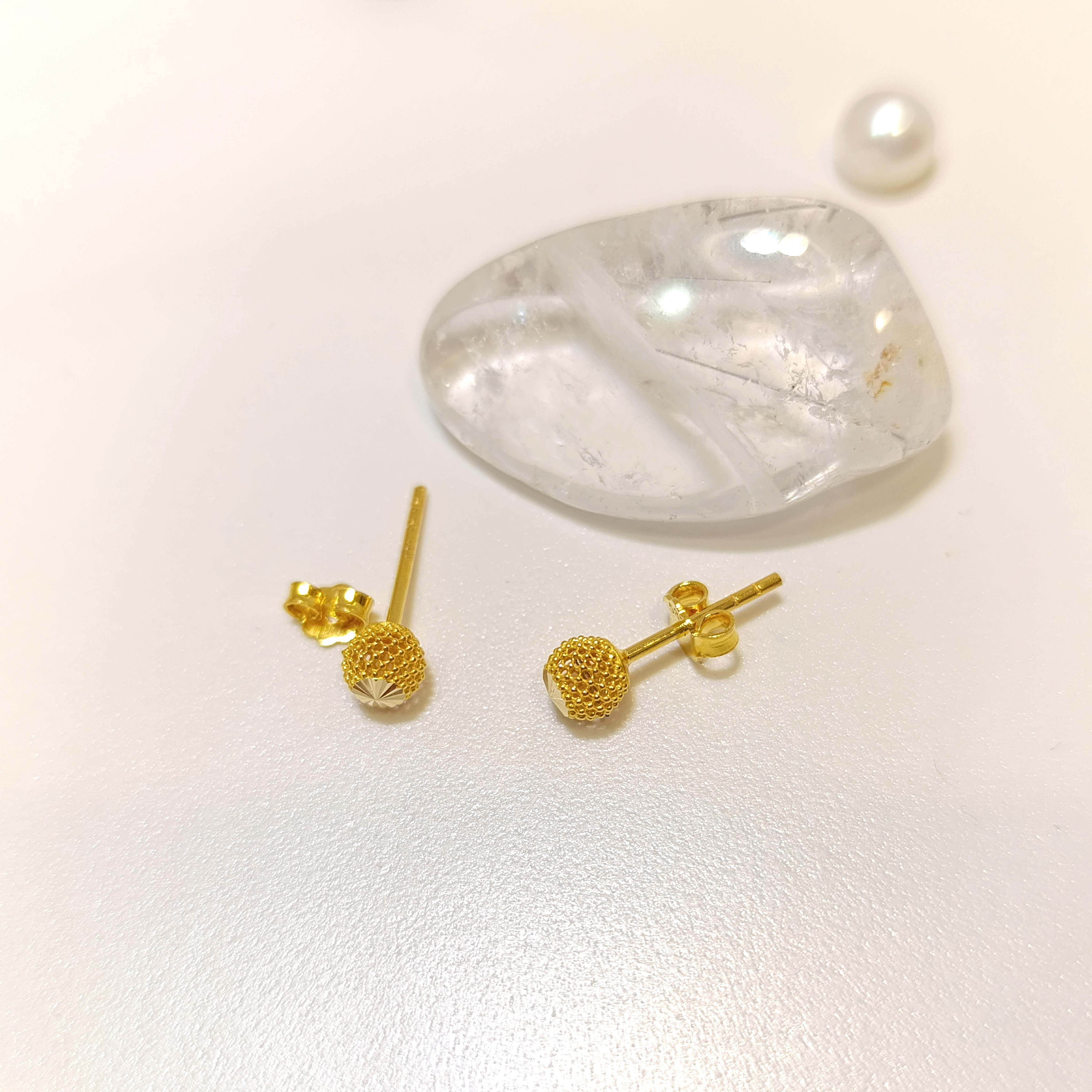 5mm Telkare Dorika Vidalı Küpe 14 Ayar Altın HD VİDEOLU