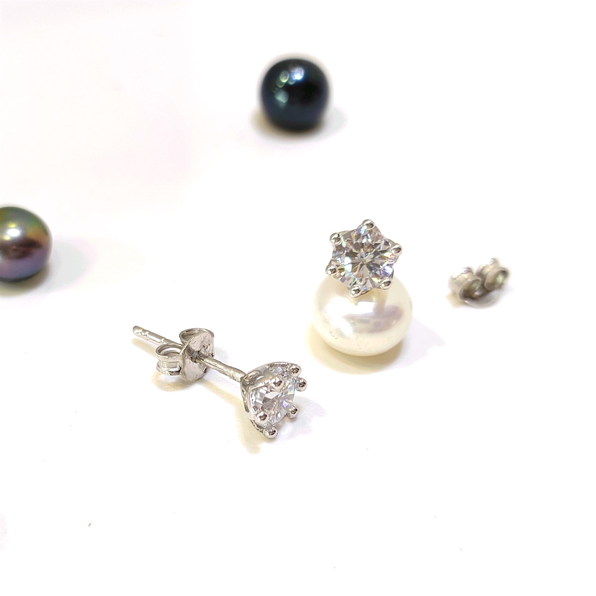 6.5mm Altı Tırnaklı Tek Taş Küpe Altın HD VİDEOLU