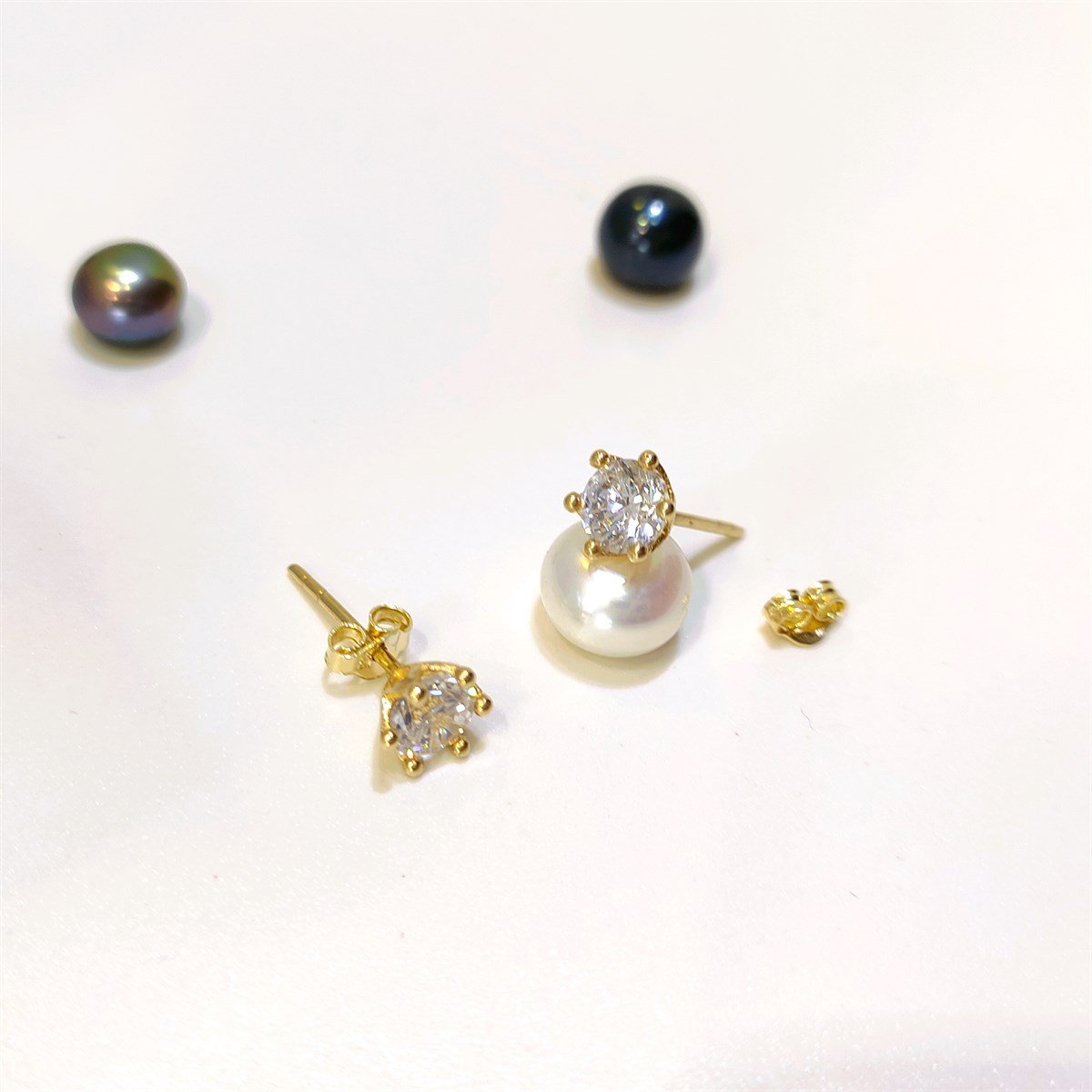 6.5mm Altı Tırnaklı Tek Taş Küpe Altın HD VİDEOLU