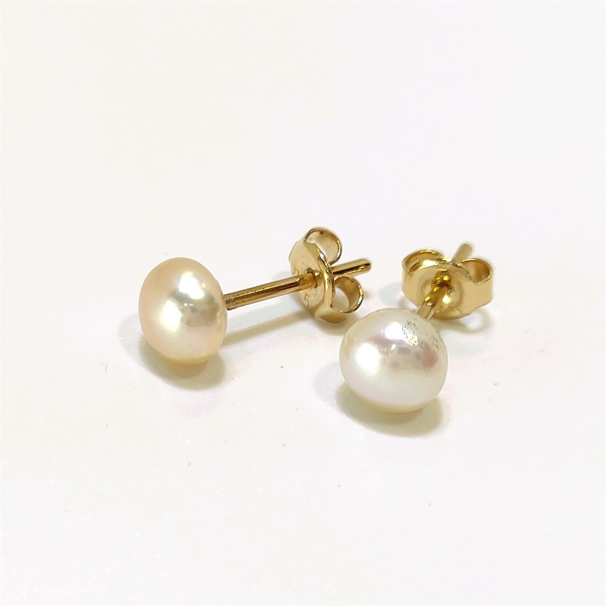 6,7mm İnci Vidalı Küpe 14 Ayar Altın 4K VİDEOLU