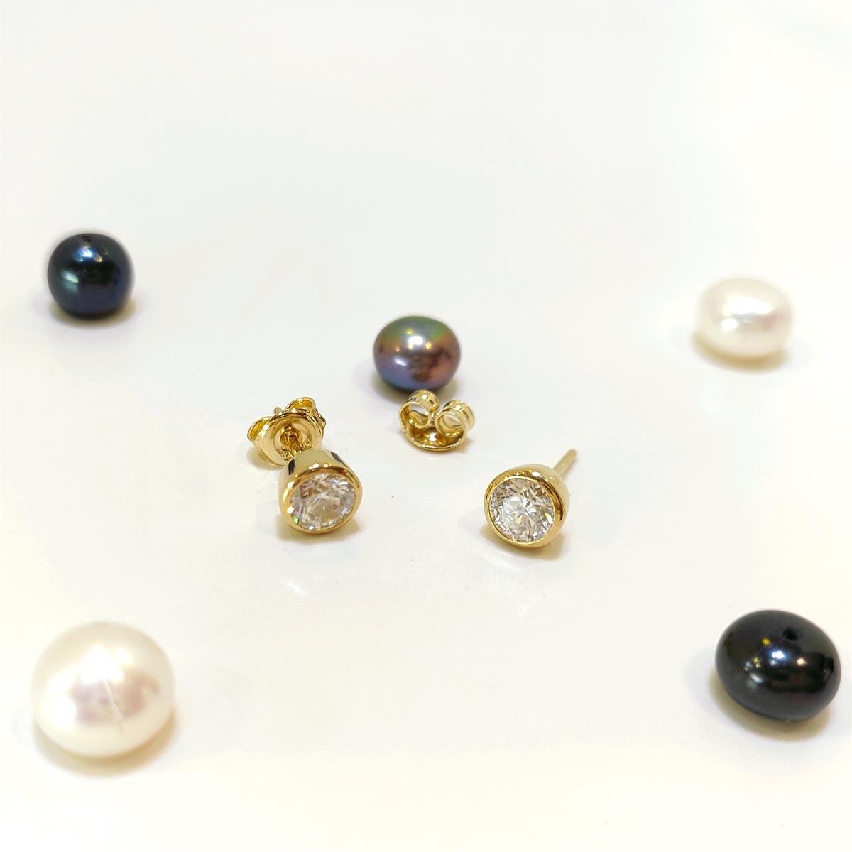 6mm Tek Taş Vidalı Küpe 14 Ayar Altın HD VİDEOLU