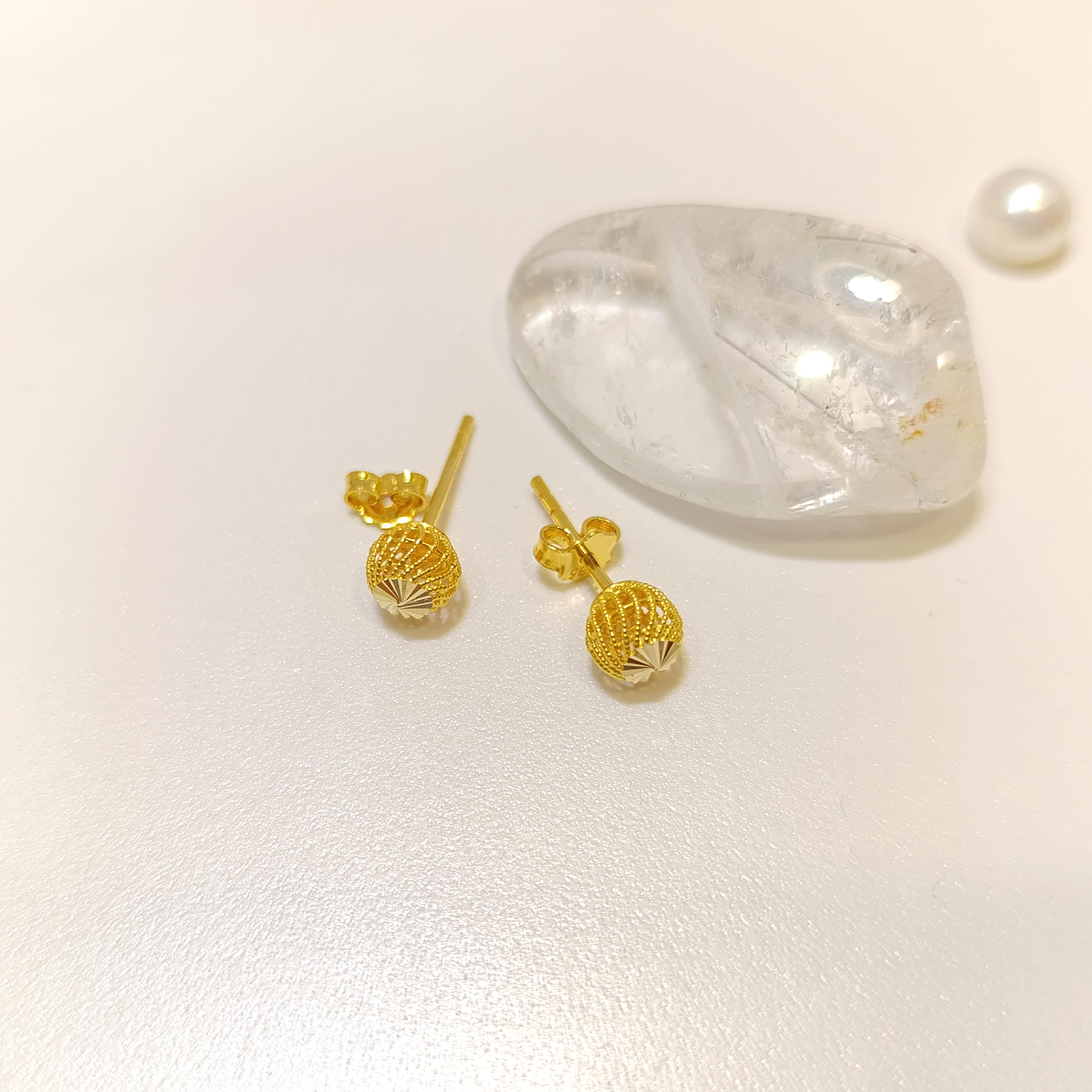 6mm Telkare Dorika Vidalı Küpe 14 Ayar Altın HD VİDEOLU