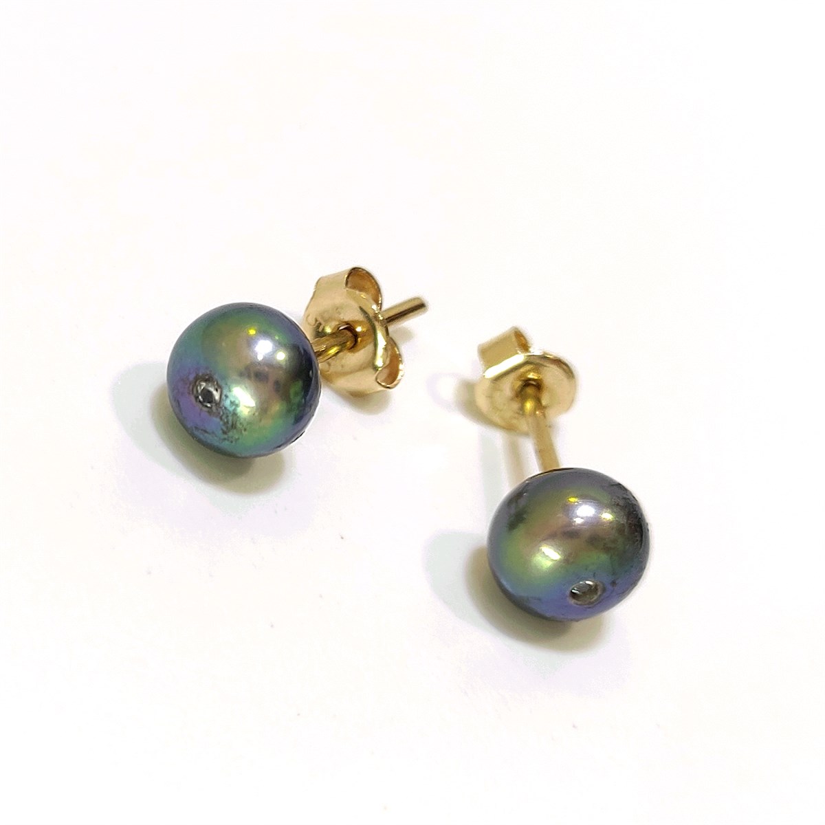 7.5mm Siyah İnci Vidalı Küpe 14 Ayar Altın 4K VİDEOLU