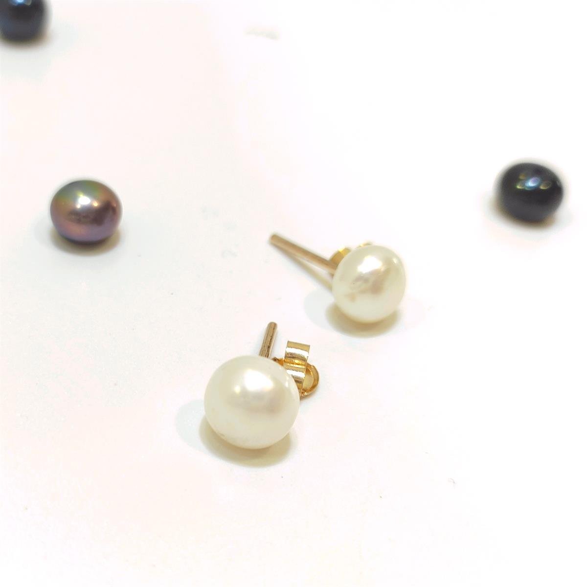 7.8mm İnci Vidalı Top Küpe 14 Ayar Altın HD VİDEOLU