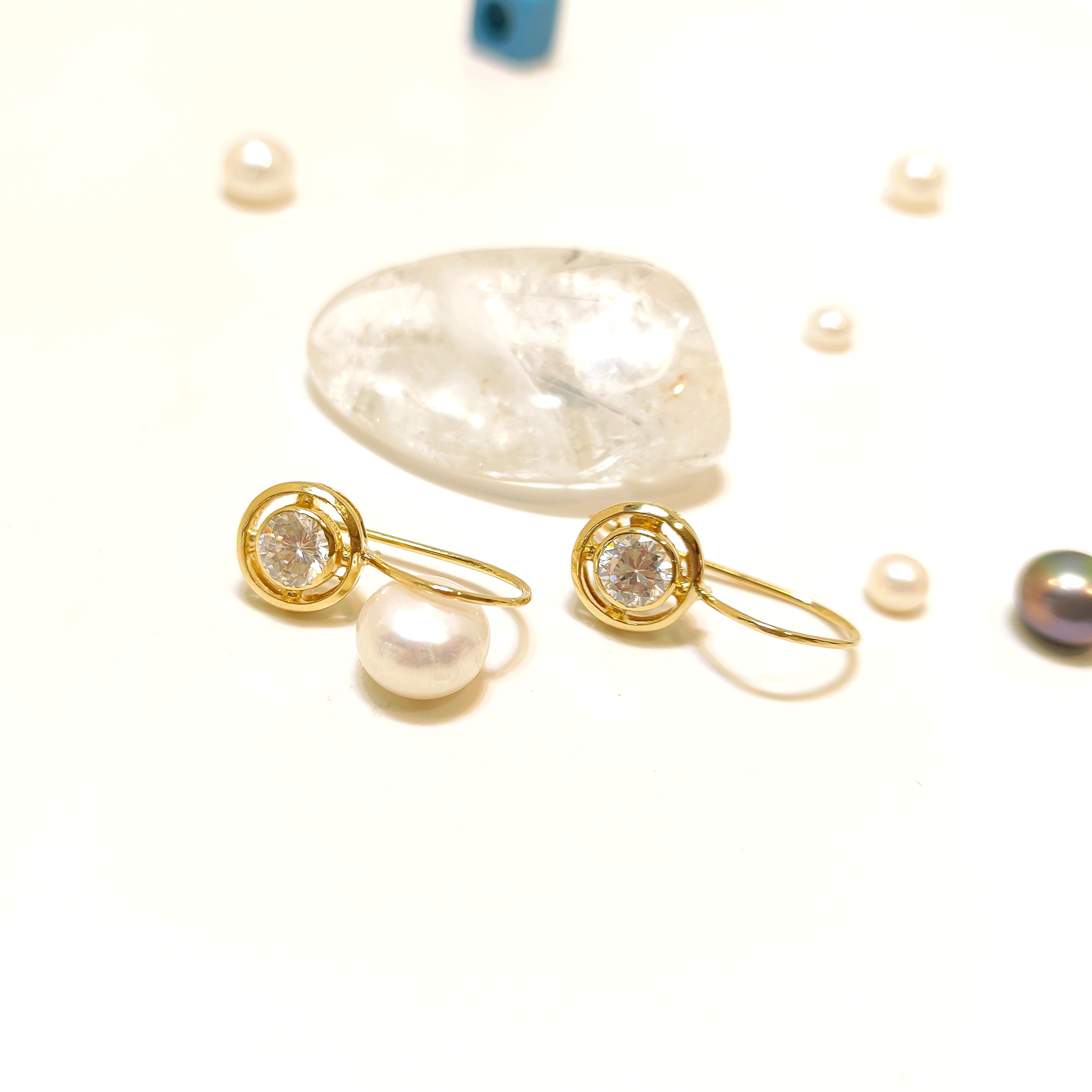 8.6mm Sallanan Tek Taş Küpe 14 Ayar Altın HD VİDEOLU