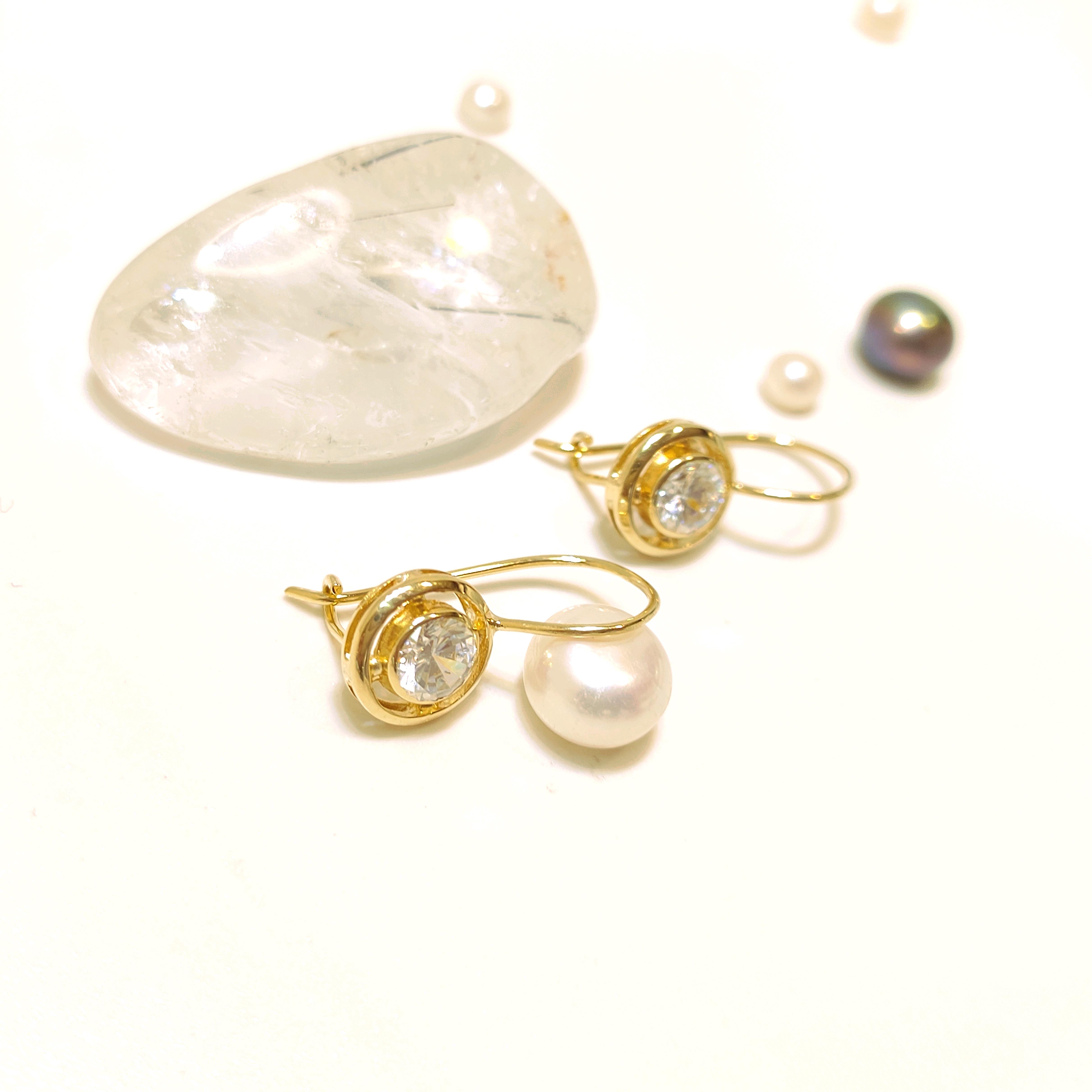 8.6mm Sallanan Tek Taş Küpe 14 Ayar Altın HD VİDEOLU